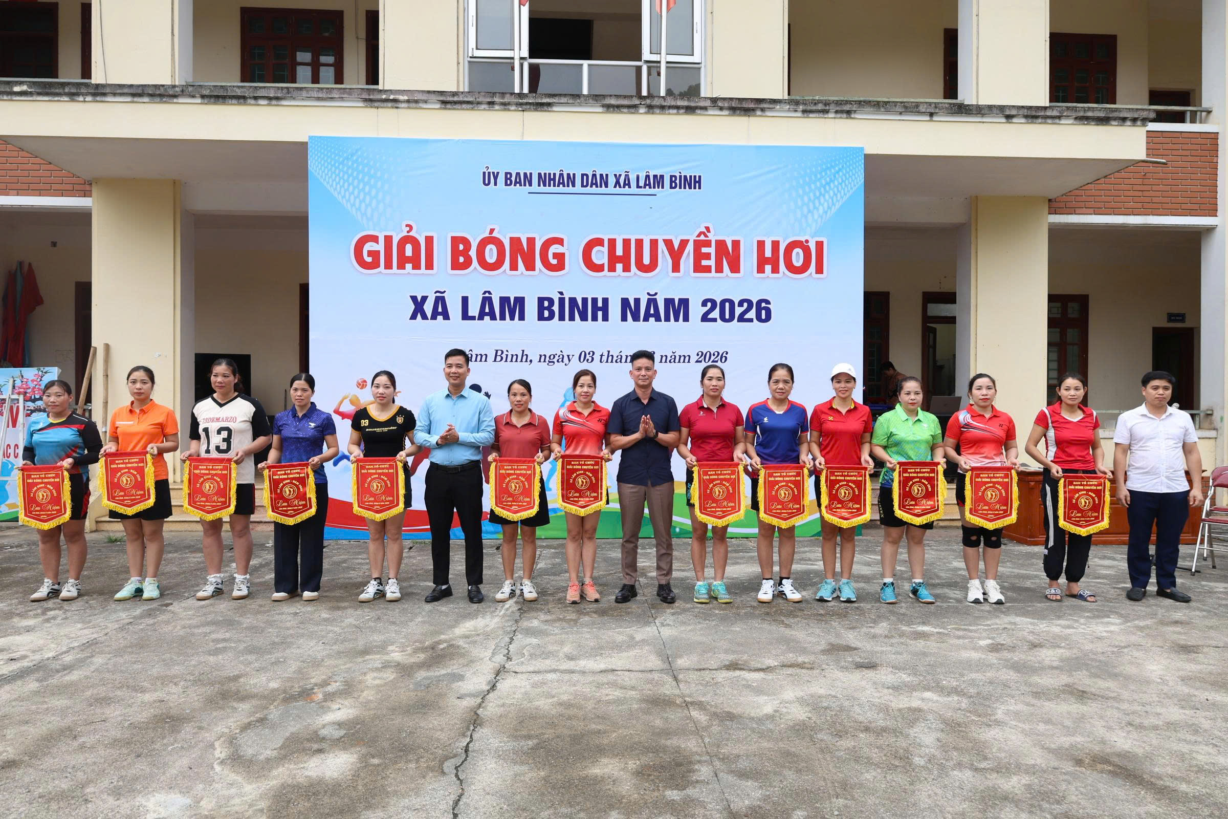Trên 100 vận động viên tham gia Giải bóng chuyền hơi nữ xã Lâm Bình năm 2026