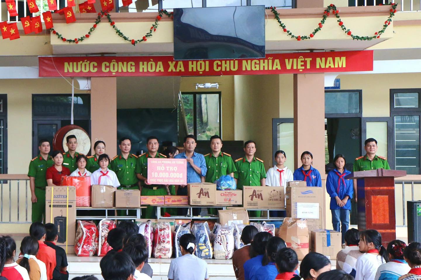 ẤM ÁP TÌNH NGƯỜI SAU CƠN BÃO
