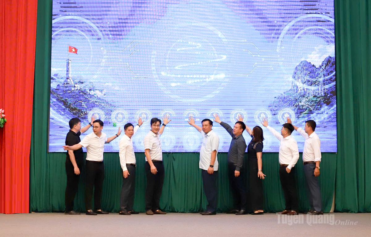 Xã Đồng Văn ra mắt nền tảng “Công dân số Đồng Văn”