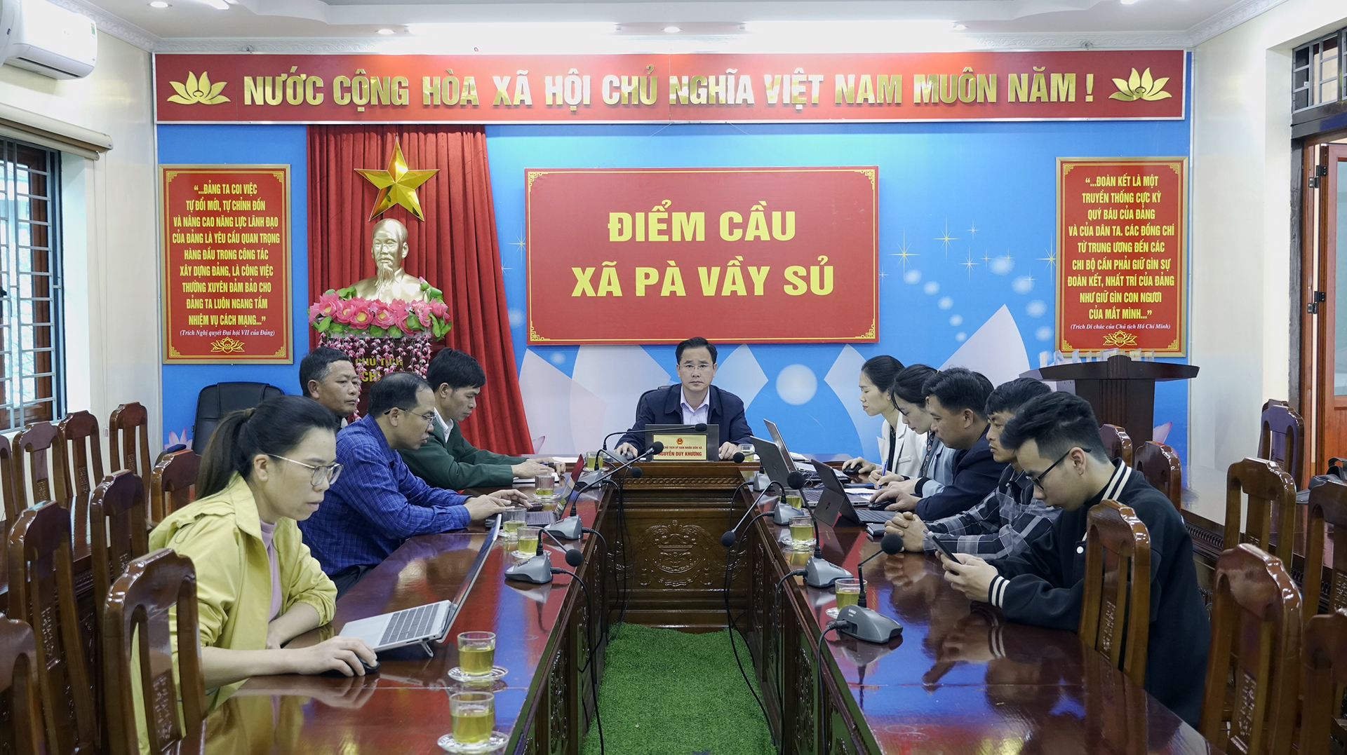 Phổ biến, tuyên truyền kiến thức và các mô hình về chuyển đổi giống cây trồng, vật nuôi năng suất, giá trị kinh tế cao cho người dân