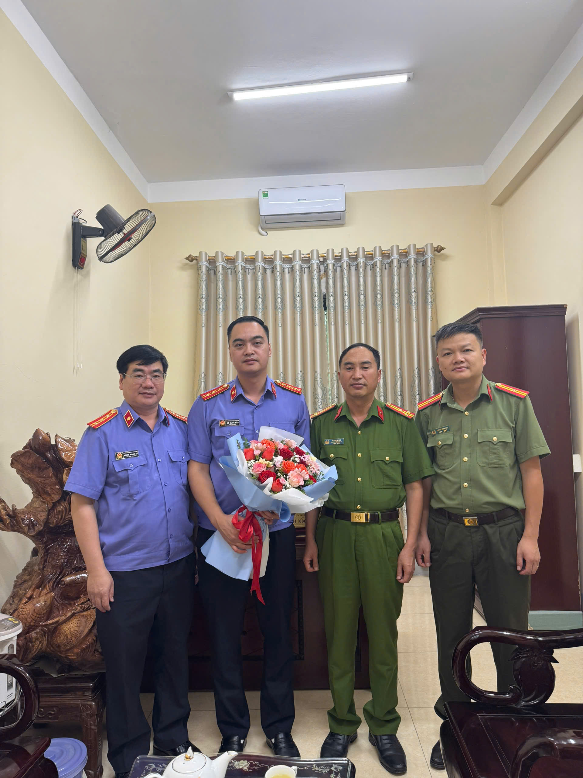 CÔNG AN XÃ ĐỒNG VĂN CHÚC MỪNG KỶ NIỆM 66 NĂM NGÀY THÀNH LẬP NGÀNH KIỂM SÁT NHÂN DÂN
