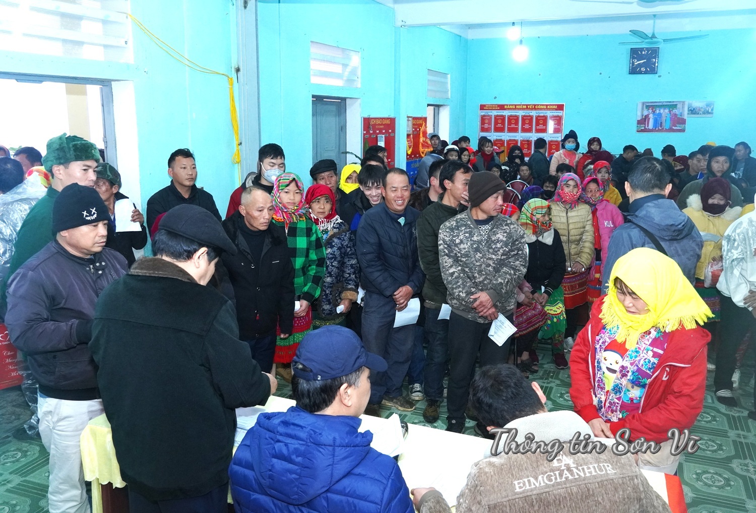 Quỹ Thiện Tâm – Tập đoàn Vingroup trao 1.000 suất quà Tết tặng hộ nghèo xã biên giới Sơn Vĩ