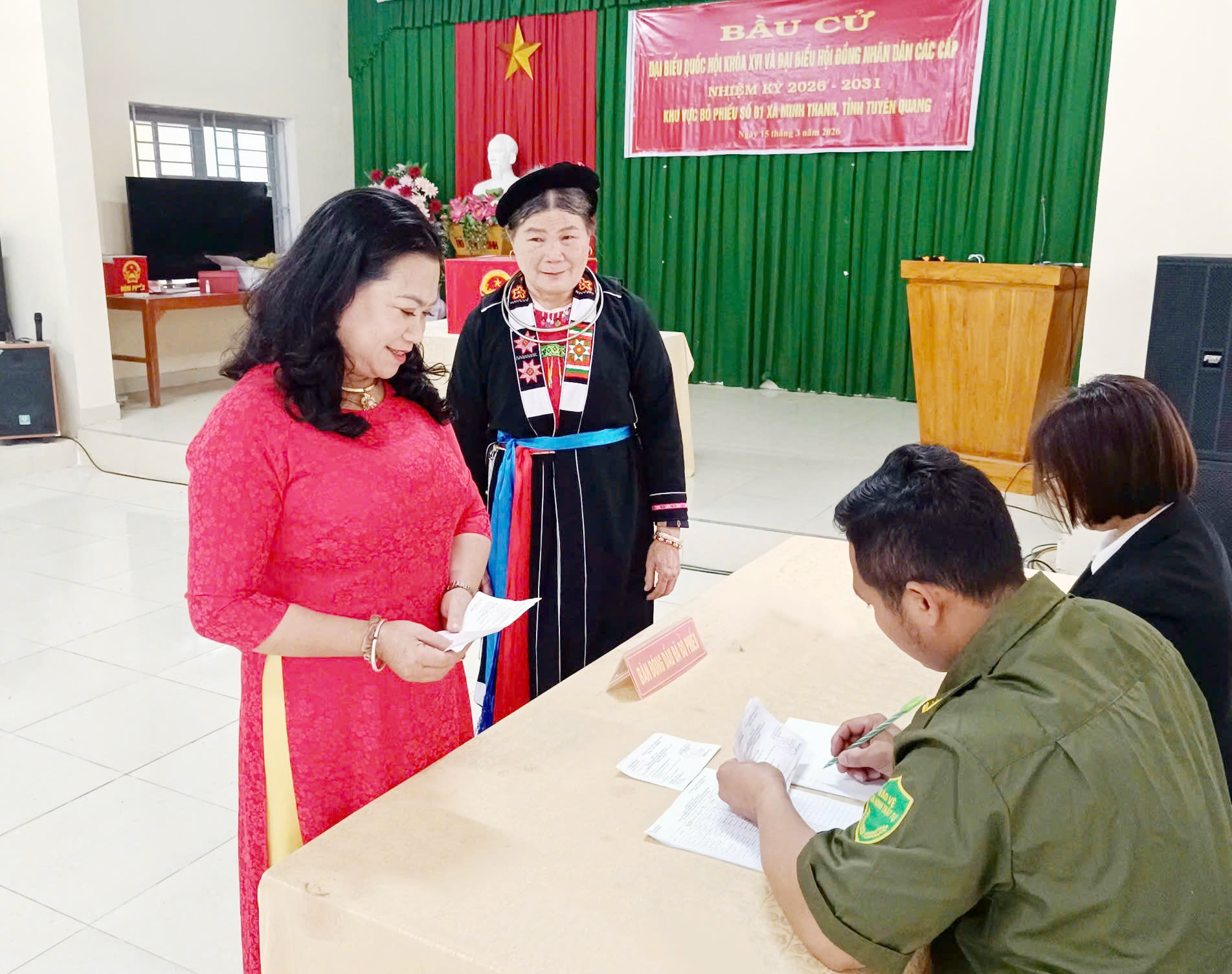 Cử tri xã Minh Thanh phấn khởi đi bầu cử: Gửi trọn niềm tin và kỳ vọng trên từng lá phiếu