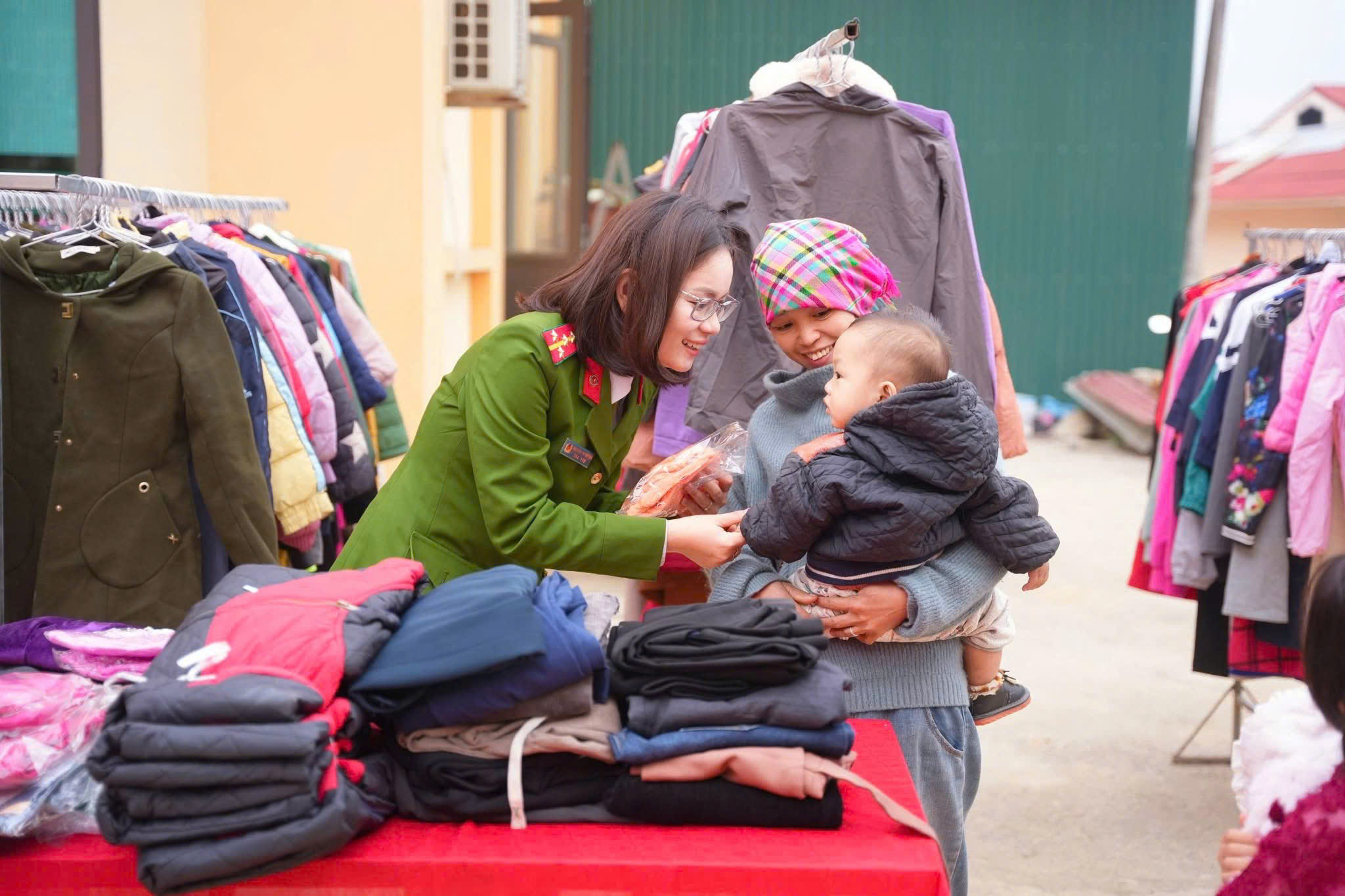 gian h&agrave;ng 4.jpg