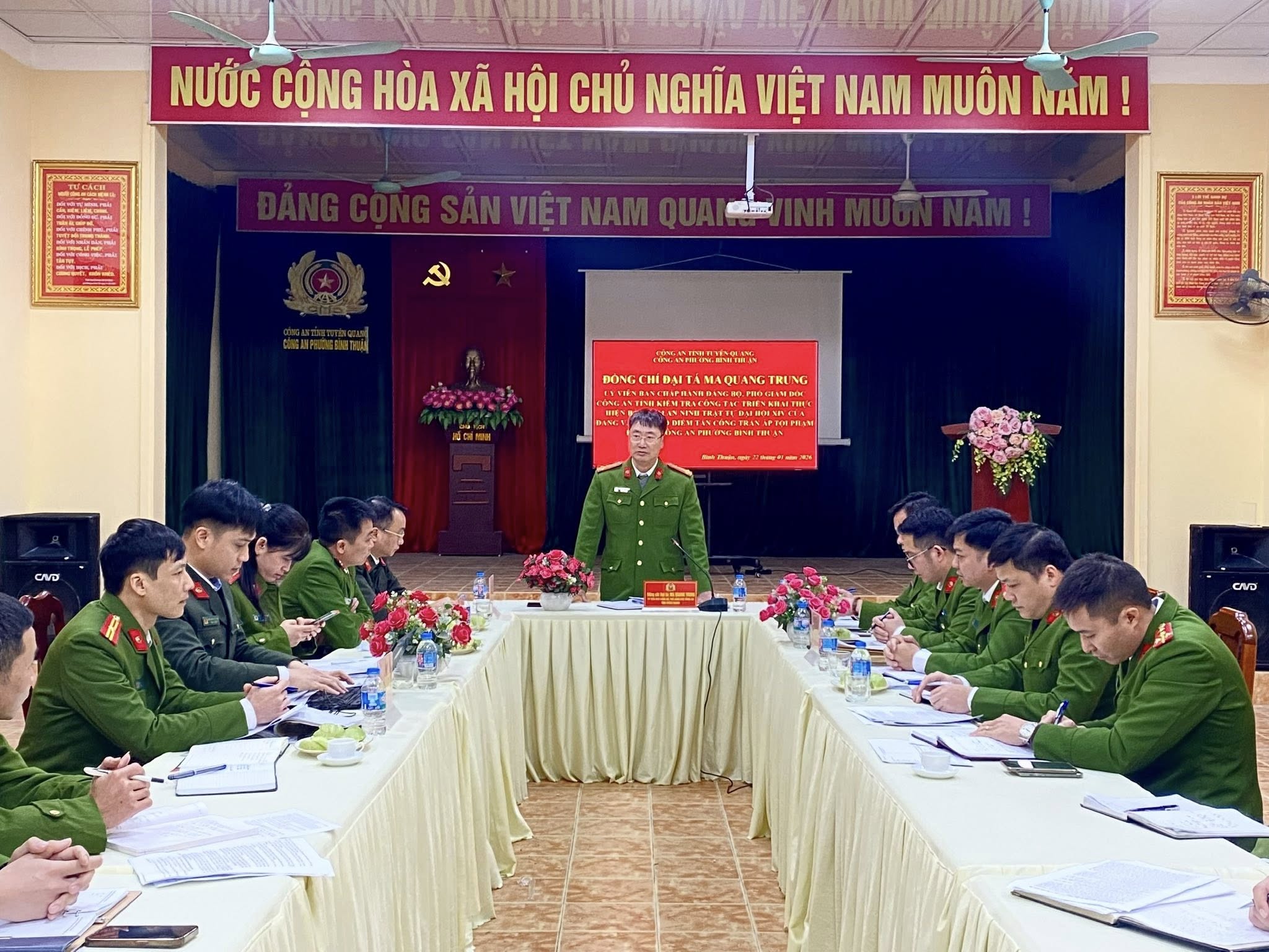 ĐOÀN CÔNG TÁC CÔNG AN TỈNH LÀM VIỆC TẠI CÔNG AN PHƯỜNG BÌNH THUẬN