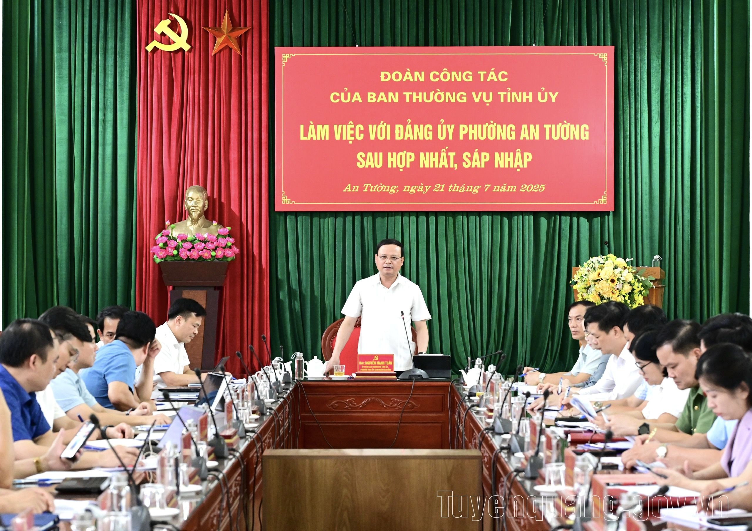 Phó Chủ tịch Thường trực UBND tỉnh Nguyễn Mạnh Tuấn làm việc với Đảng ủy phường An Tường