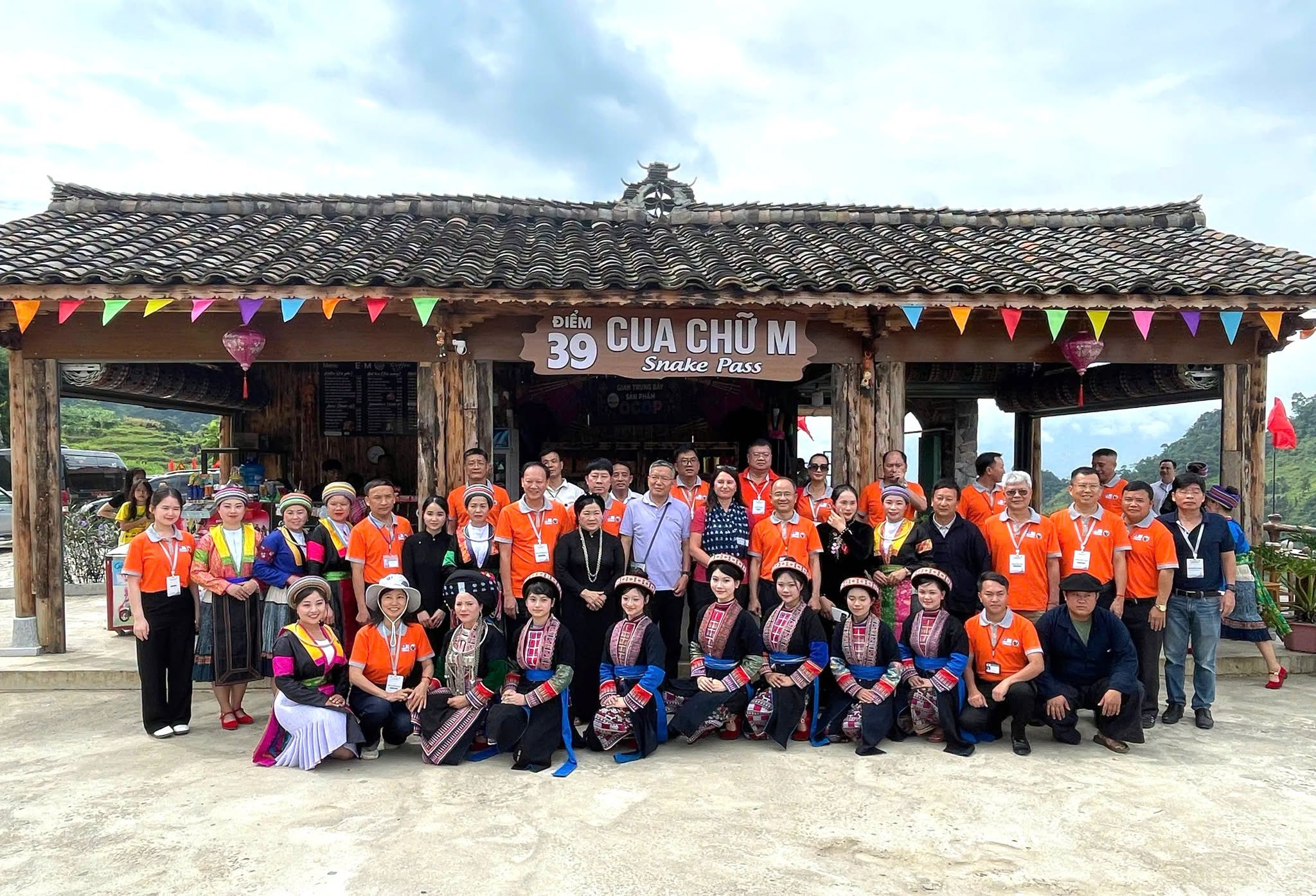 Đoàn chuyên gia tái đánh giá Công viên địa chất toàn cầu UNESCO Cao nguyên đá Đồng Văn lần thứ IV năm 2026 làm việc tại xã Lũng Phìn