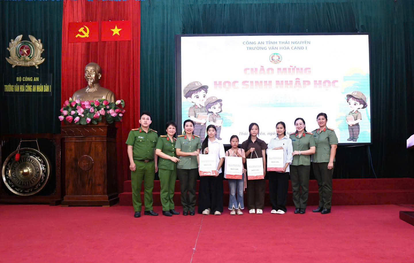 TỪ VÒNG TAY NÂNG ĐỠ ĐẾN CÁNH CỬA TƯƠNG LAI