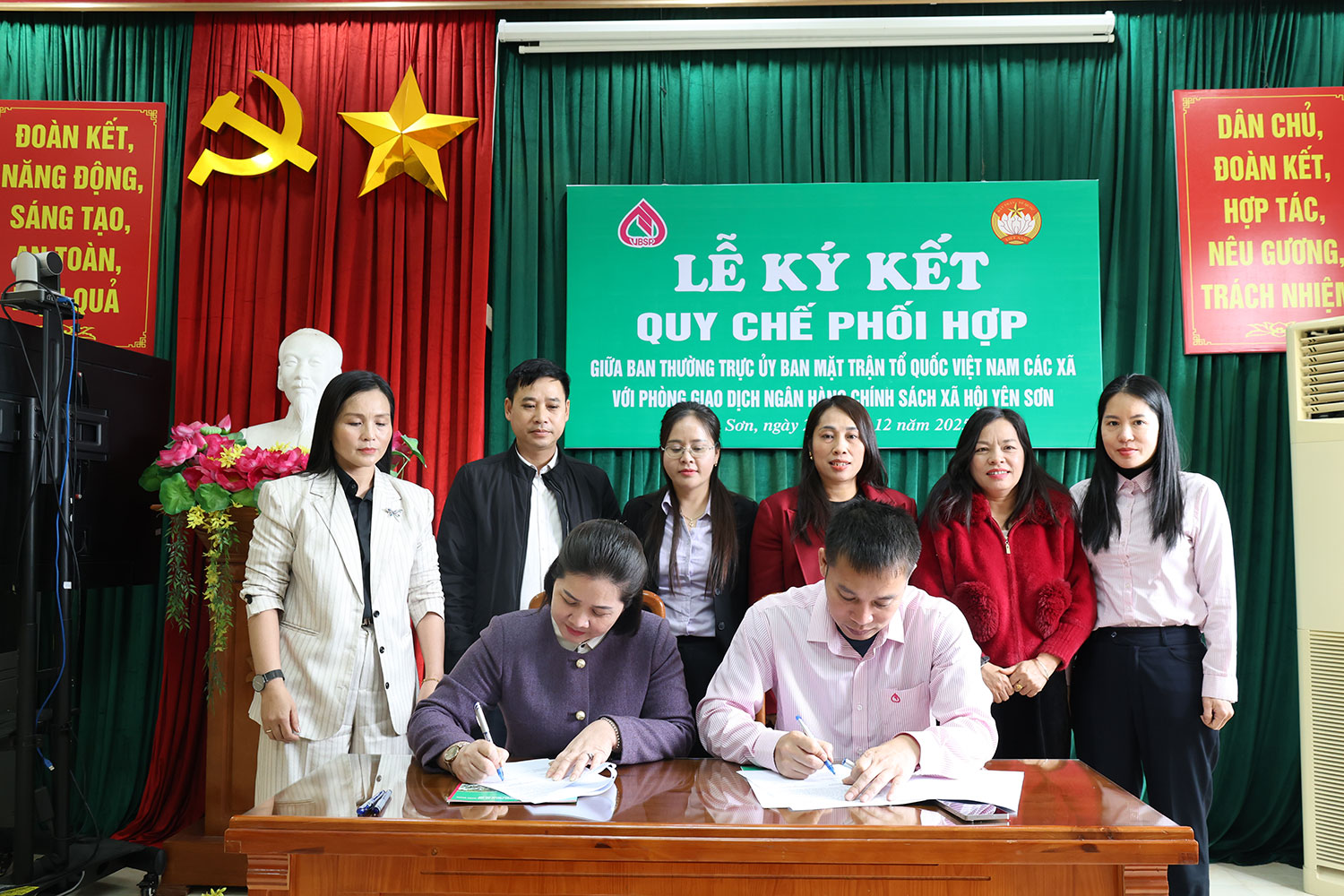 Lễ ký kết Quy chế phối hợp giữa Ban thường trực uỷ ban MTTQ các xã và Phòng giao dịch Ngân hàng Chính sách xã hội Yên Sơn