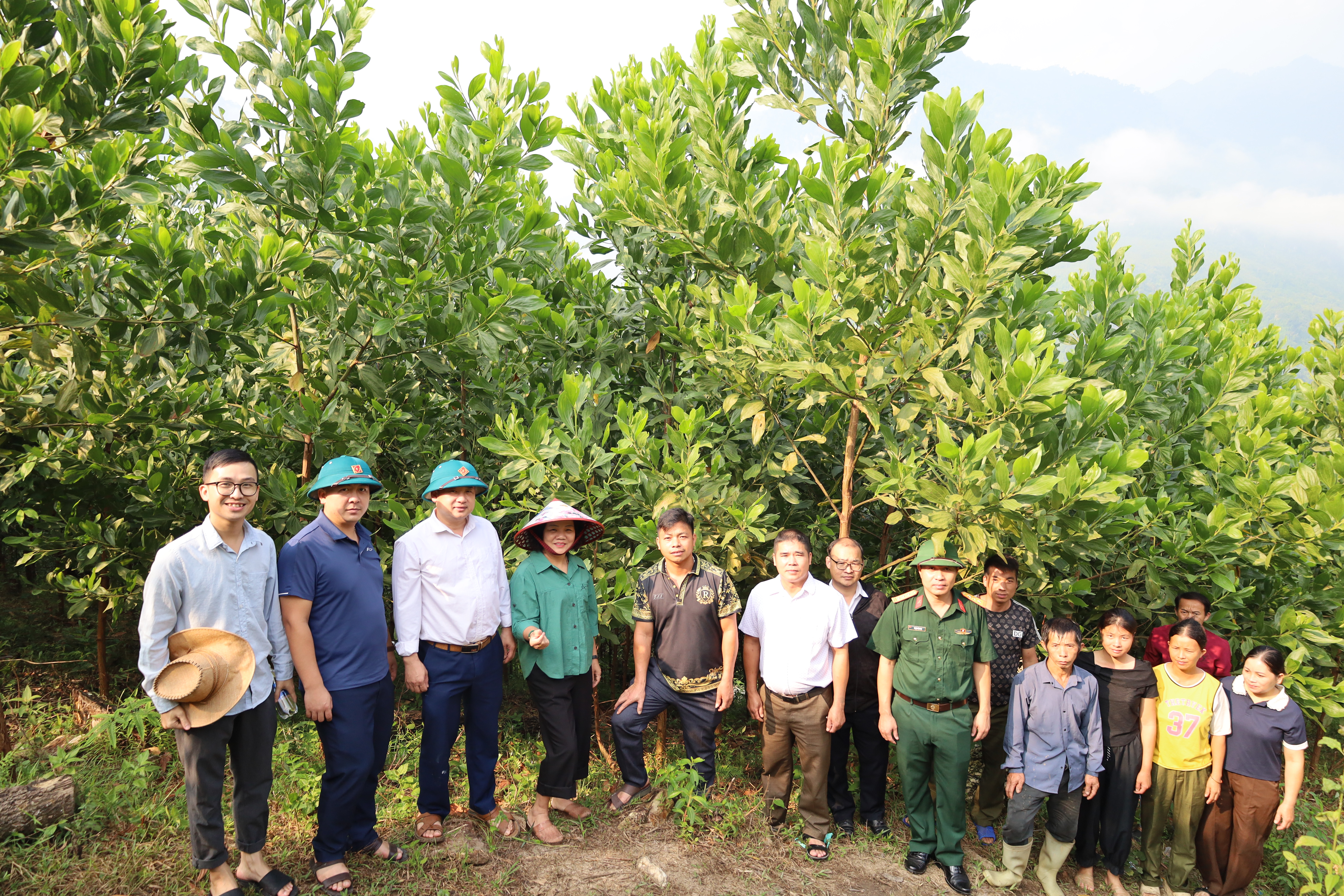 Đồng chí Bí thư Đảng ủy, Chủ tịch HĐND xã - Nguyễn Thị Bình kiểm tra, nắm tình hình phát triển kinh tế - xã hội, công tác xây dựng Đảng và hệ thống chính trị tại thôn Nà Lại, Thượng Tân