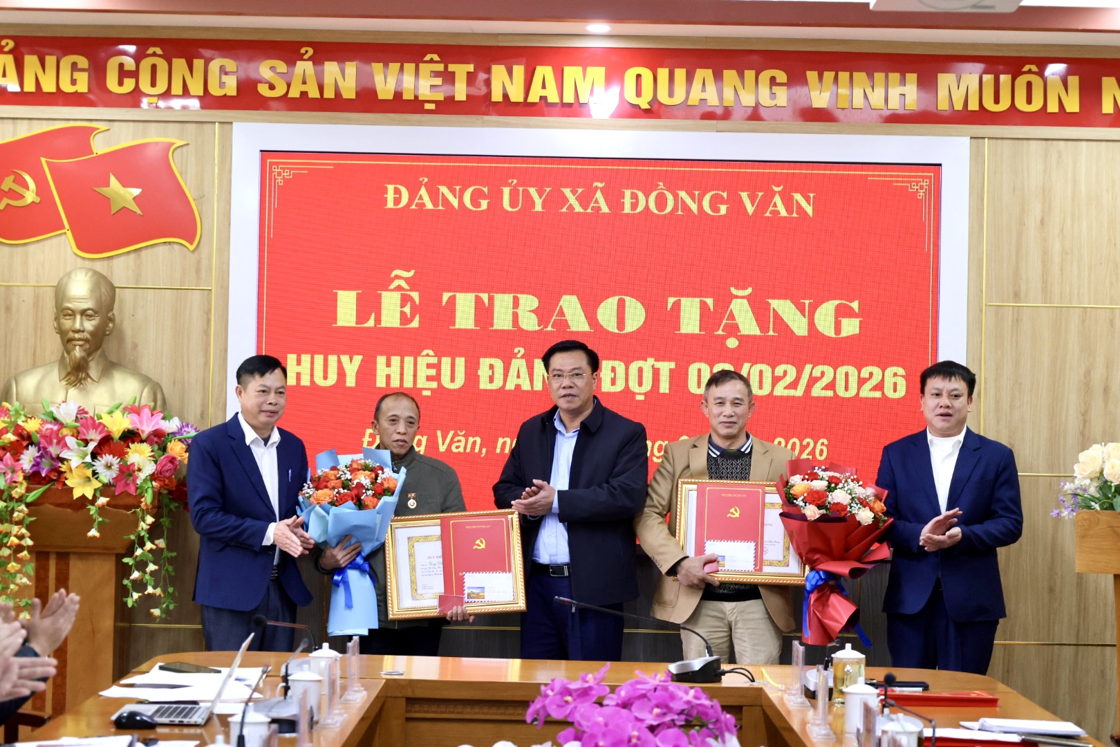 ĐẢNG ỦY XÃ ĐỒNG VĂN TỔ CHỨC LỄ TRAO TẶNG HUY HIỆU ĐẢNG ĐỢT 03/02/2026