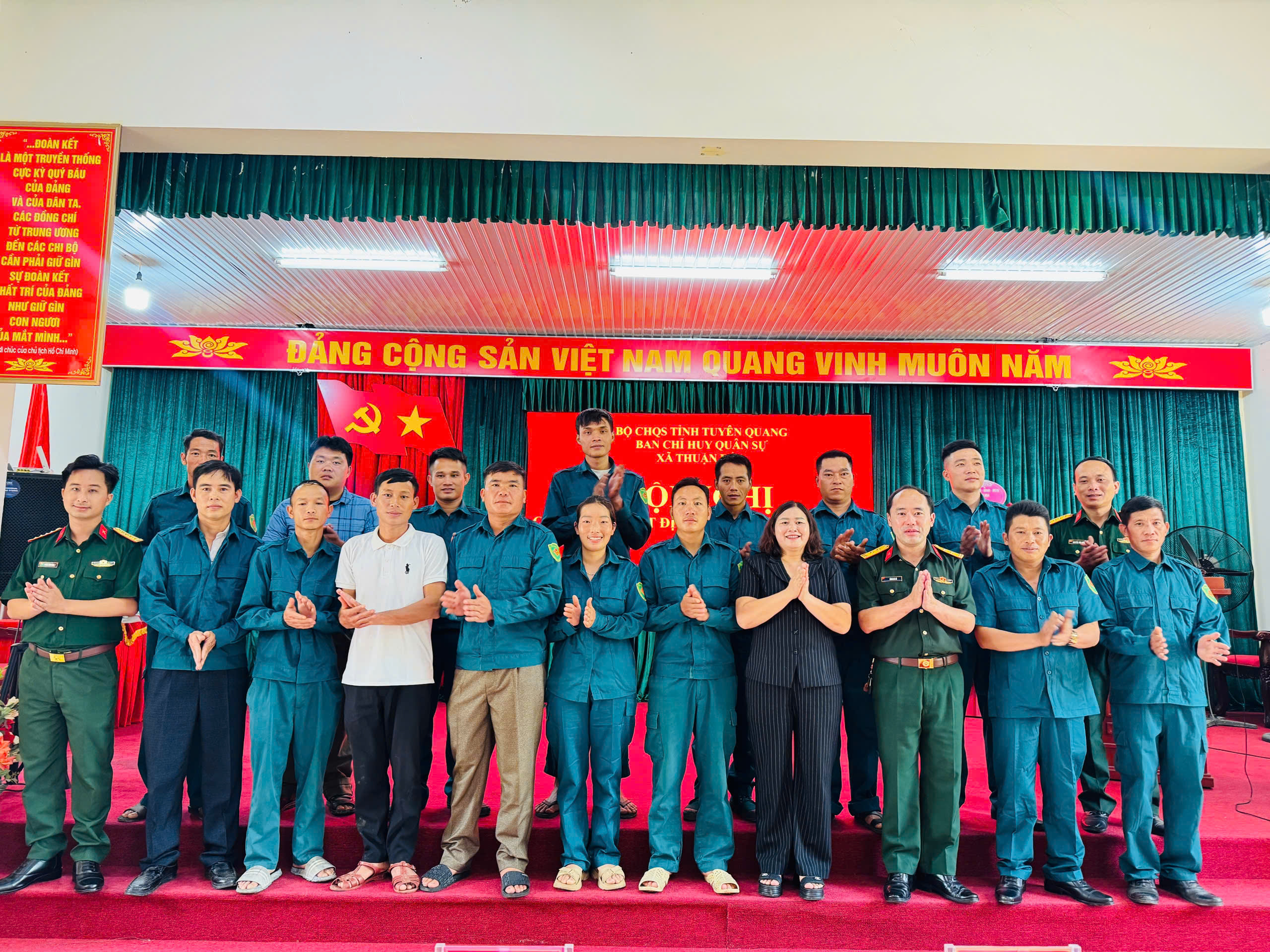 Hội nghị công bố các quyết định về công tác cán bộ Ban Chỉ huy Quân sự xã Thuận Hòa.