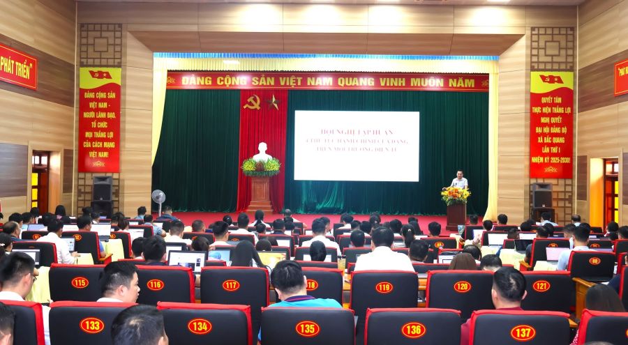 Tập huấn, hướng dẫn triển khai 4 thủ tục hành chính của Đảng trên môi trường điện tử. 