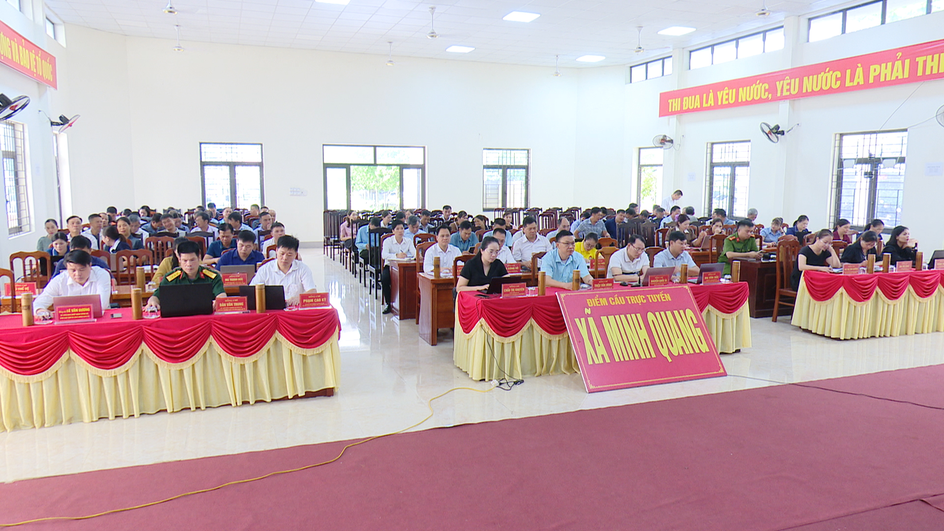 Đảng uỷ xã Minh Quang tham gia Hội nghị trực tuyến học tập, quán triệt, triển khai các Nghị quyết của Ban Chấp hành Đảng bộ tỉnh, Ban Thường vụ Tỉnh uỷ.