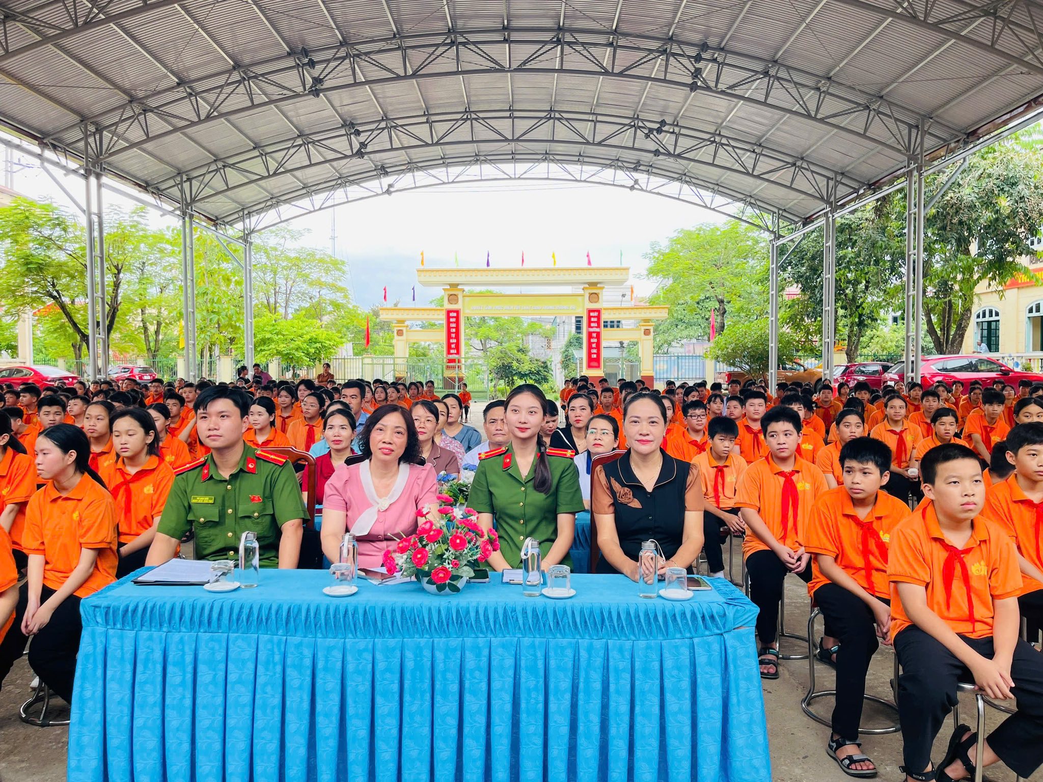 ĐẨY MẠNH CÔNG TÁC TUYÊN TRUYỀN GIÁO DỤC PHÁP LUẬT VỀ TRẬT TỰ AN TOÀN GIAO THÔNG VÀ PHÒNG TRÁNH BẠO LỰC HỌC ĐƯỜNG