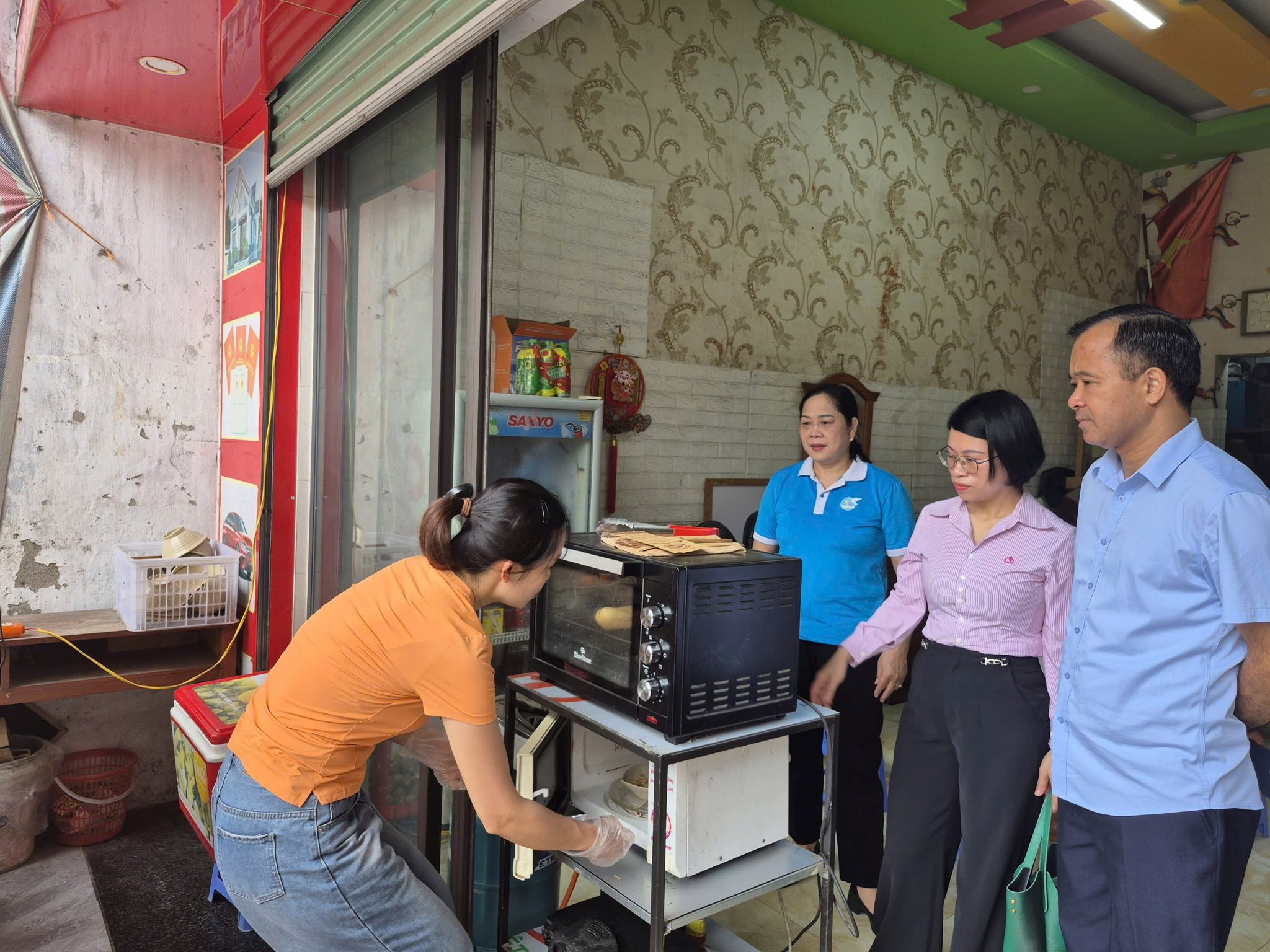 Hoạt động kiểm tra của thành viên Ban đại diện HĐQT NHCSXH phường Hà Giang 2