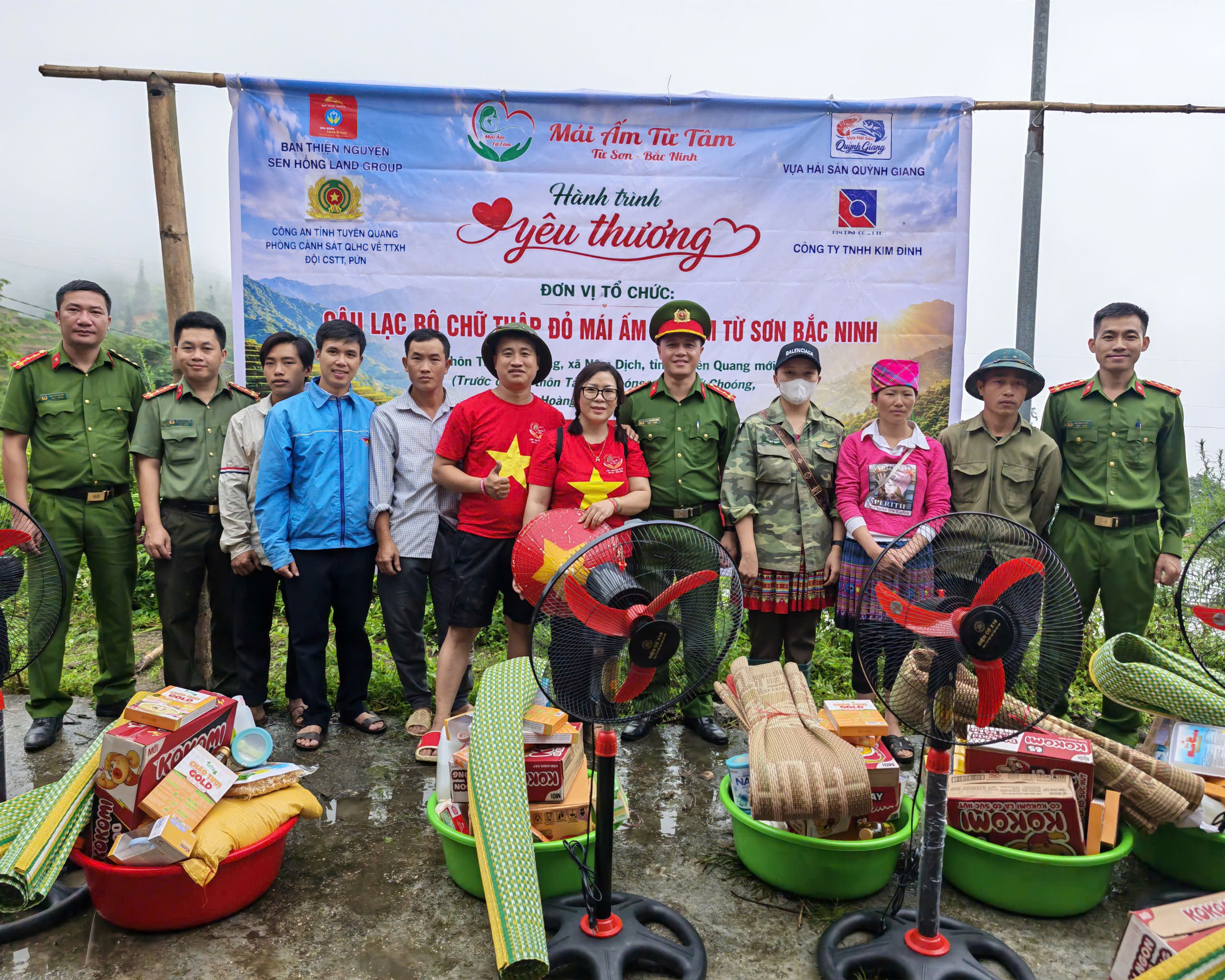 HÀNH TRÌNH YÊU THƯƠNG - MANG NIỀM VUI ĐẾN BẢN LÀNG