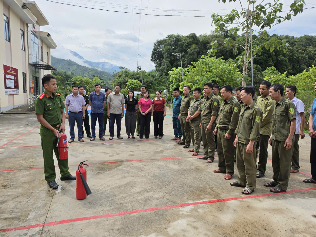TUYÊN TRUYỀN, PHỔ BIẾN KIẾN THỨC PHÁP LUẬT, THỰC HÀNH CHỮA CHÁY VÀ CỨU NẠN, CỨU HỘ TẠI XÃ THƯỢNG SƠN