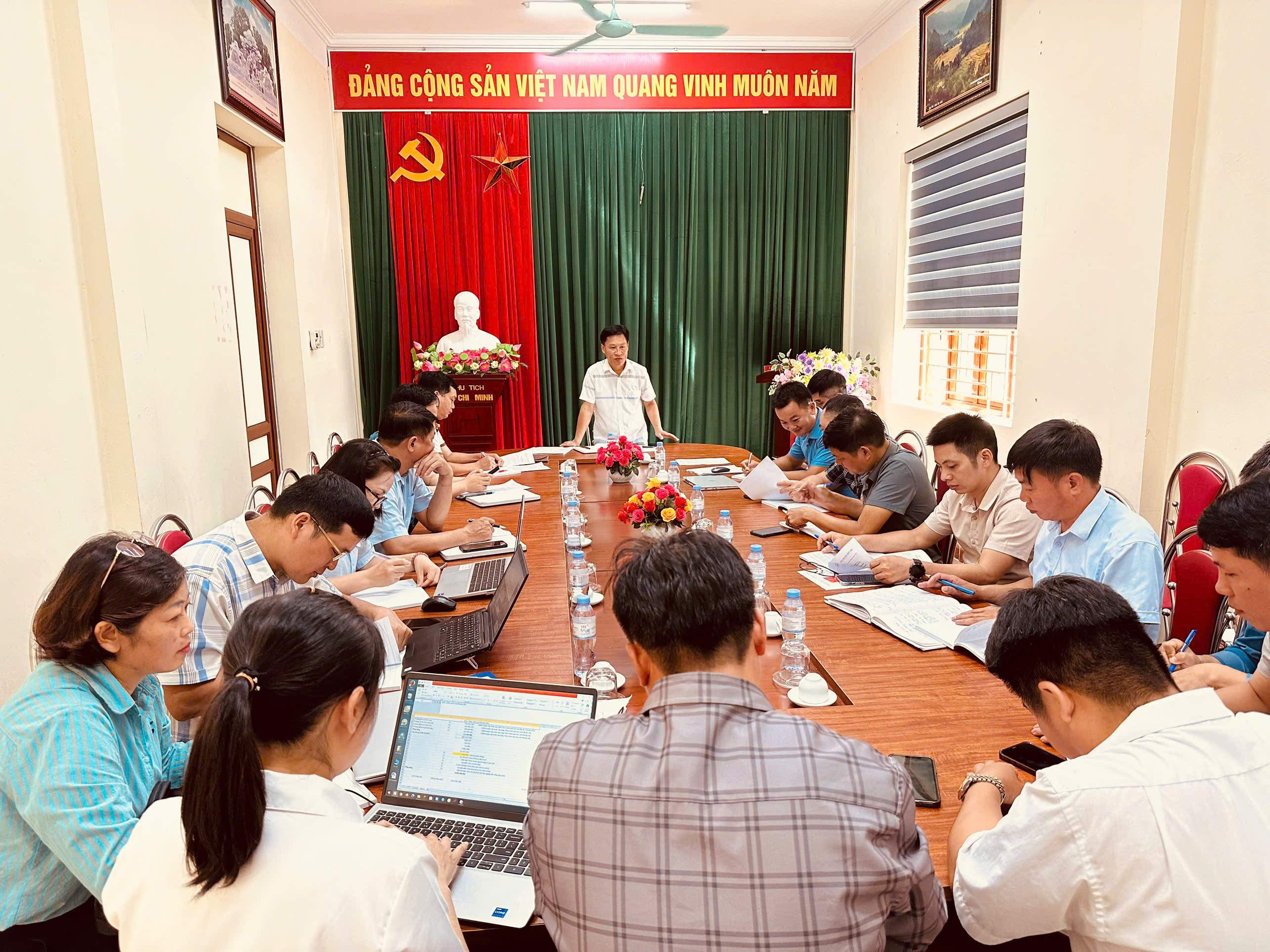 CHI BỘ UBND XÃ CÔN LÔN TỔ CHỨC SINH HOẠT THƯỜNG KỲ THÁNG 8 NĂM 2026
