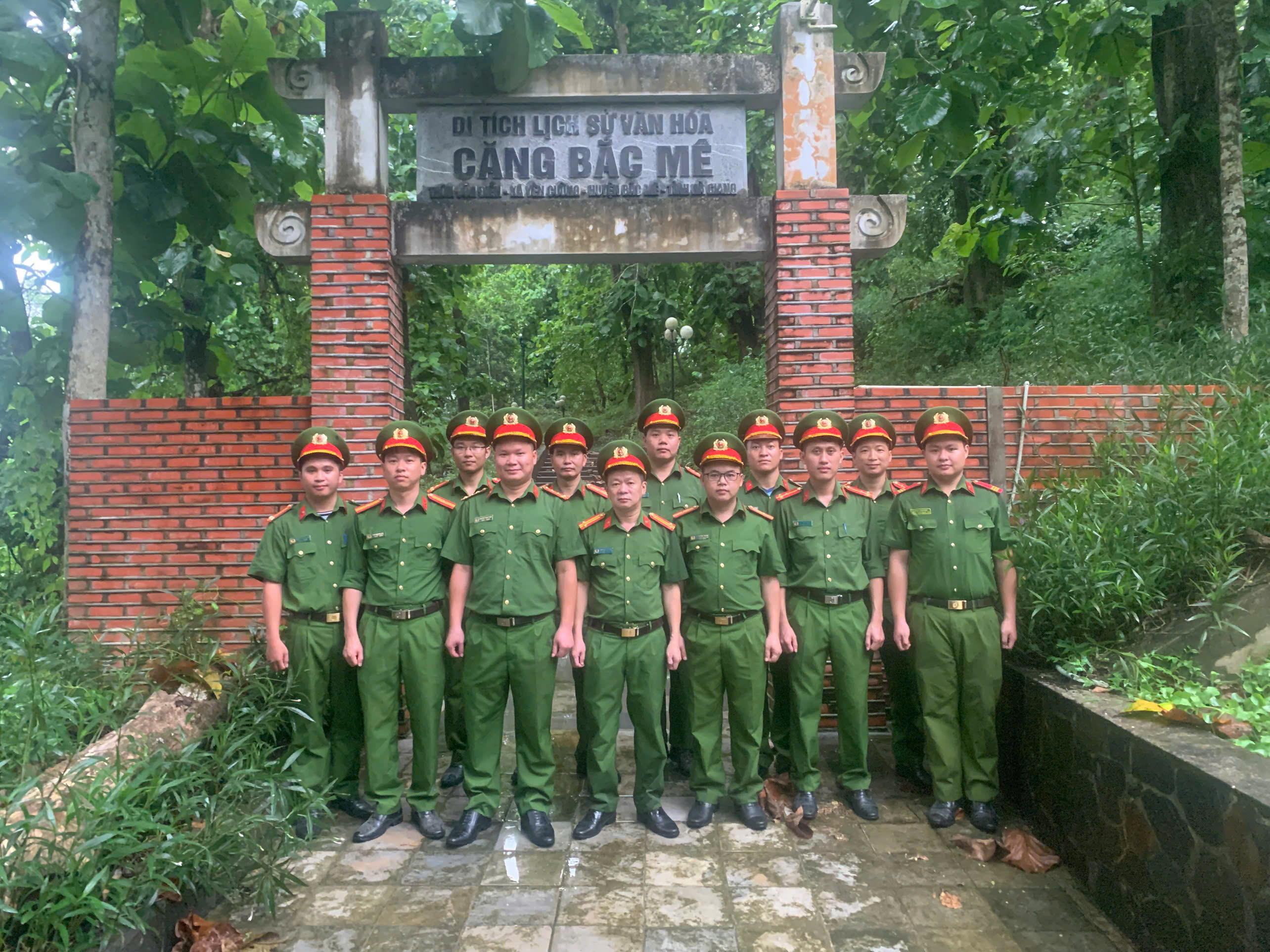 CÔNG AN XÃ YÊN CƯỜNG TỔ CHỨC HÀNH TRÌNH VỀ NGUỒN TẠI KHU DI TÍCH LỊCH SỬ QUỐC GIA CĂNG BẮC MÊ