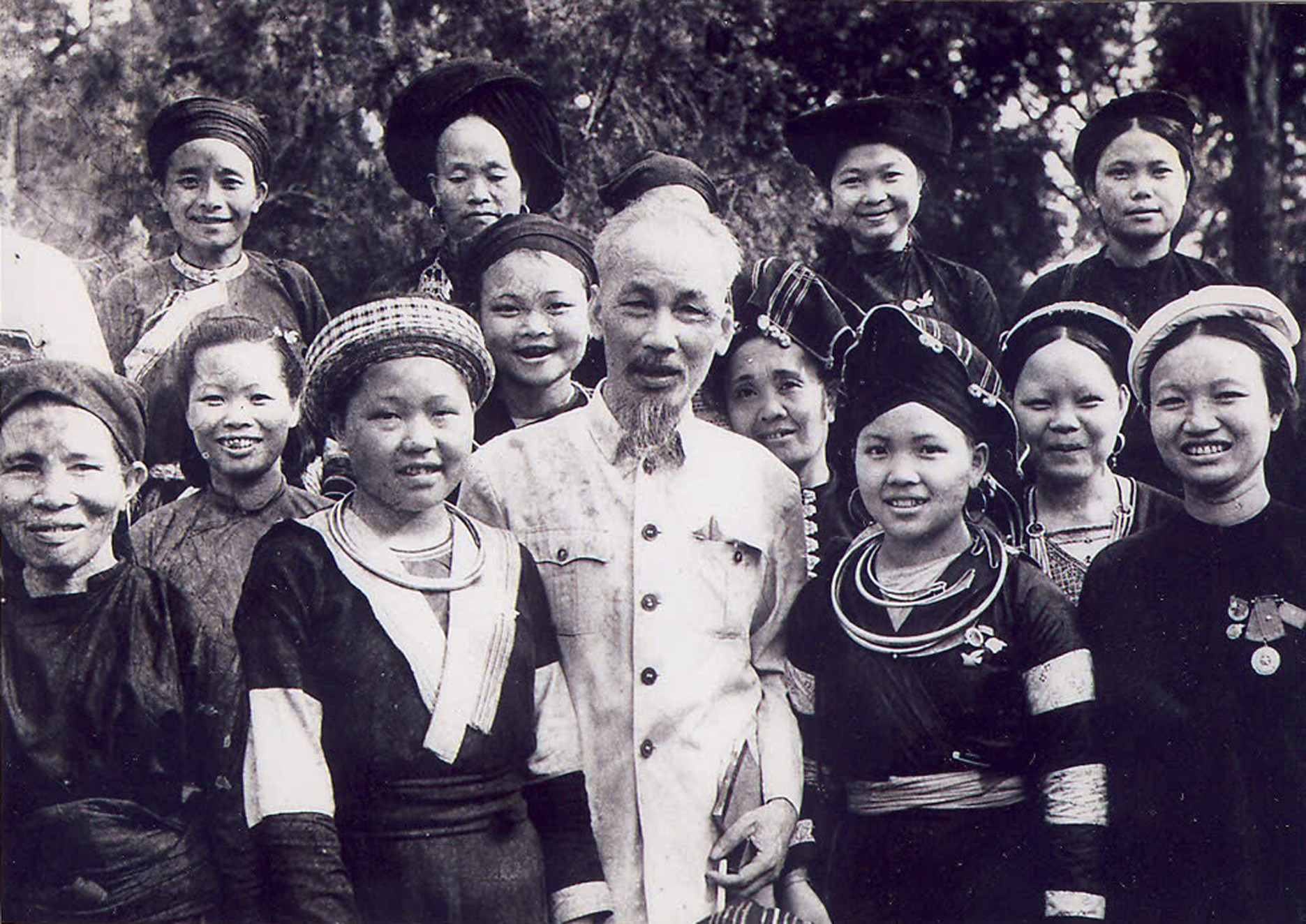 Tình cảm của Chủ tịch Hồ Chí Minh với đất và người ở vùng dân tộc, miền núi