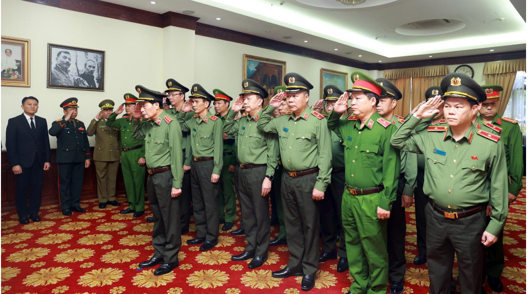 TRÂN TRỌNG NHỮNG ĐÓNG GÓP CỦA CHỦ TỊCH QUỐC HỘI LÀO ĐỐI VỚI QUAN HỆ CÔNG AN HAI NƯỚC