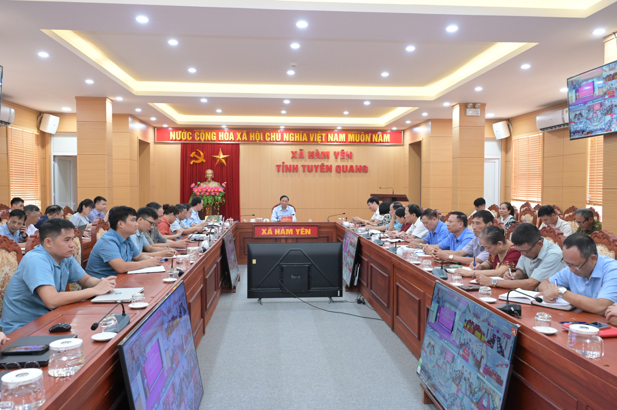 Đổi mới mạnh mẽ phương thức học tập, quán triệt Nghị quyết theo hướng thiết thực, hiệu quả