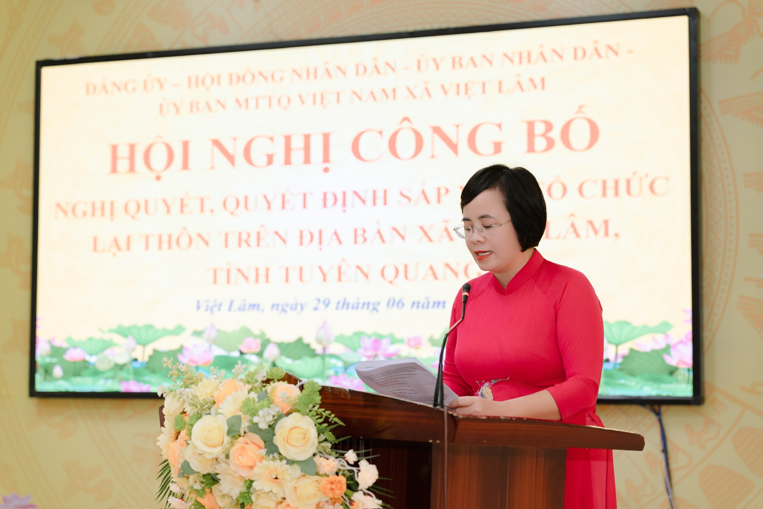 HỘI NGHỊ CÔNG BỐ CÁC NGHỊ QUYẾT, QUYẾT ĐỊNH VỀ SẮP XẾP, TỔ CHỨC LẠI THÔN TRÊN ĐỊA BÀN XÃ VIỆT LÂM
