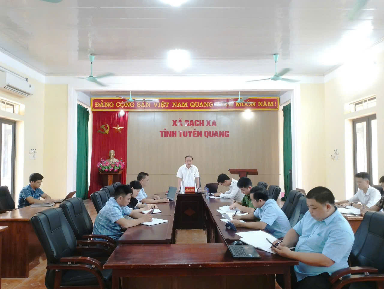 CHỦ TỊCH UBND XÃ BẠCH XA CHỦ TRÌ CUỘC HỌP KHẨN VỀ PHÒNG, CHỐNG BÃO SỐ 3 (WIPHA)