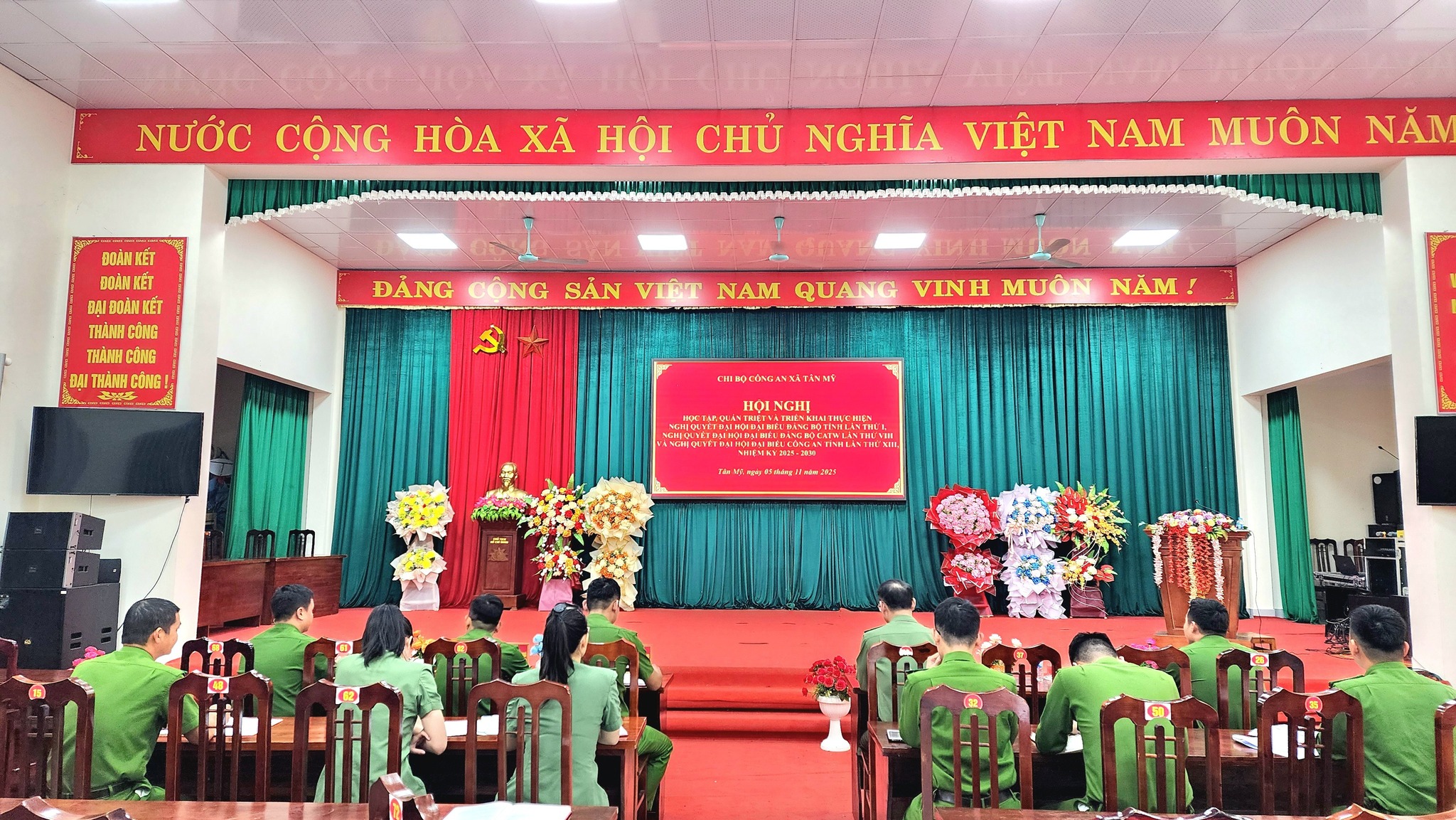 QUÁN TRIỆT NGHỊ QUYẾT ĐẠI HỘI - ĐỘNG LỰC MỚI CHO NHIỆM VỤ BẢO ĐẢM AN NINH TRẬT TỰ TẠI ĐỊA PHƯƠNG