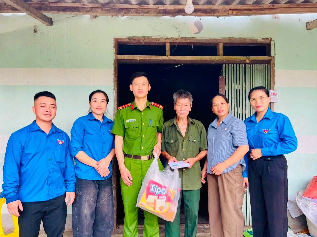 PHỐI HỢP TỔ CHỨC THĂM HỎI, TẶNG QUÀ GIA ĐÌNH CHÍNH SÁCH KỶ NIỆM 79 NĂM NGÀY THƯƠNG BINH LIỆT SỸ (27/7/1947-27/7/2026)