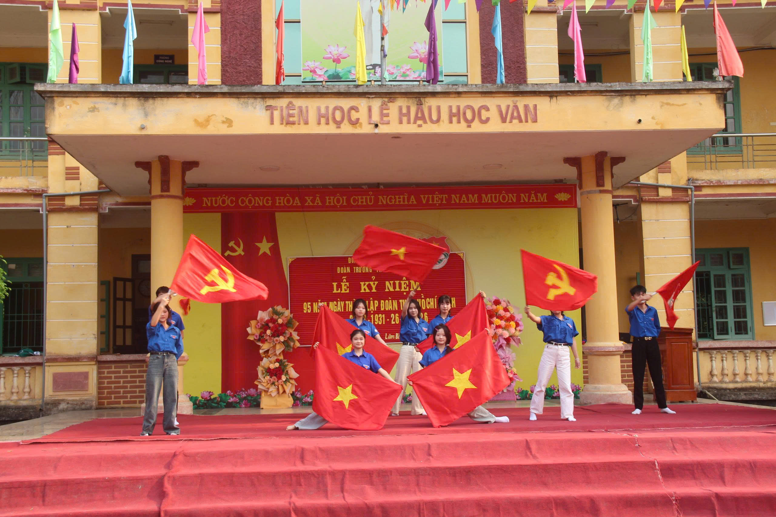 Đoàn Trường THPT Lâm Bình tổ chức Lễ kỷ niệm 95 năm Ngày thành lập Đoàn TNCS Hồ Chí Minh.