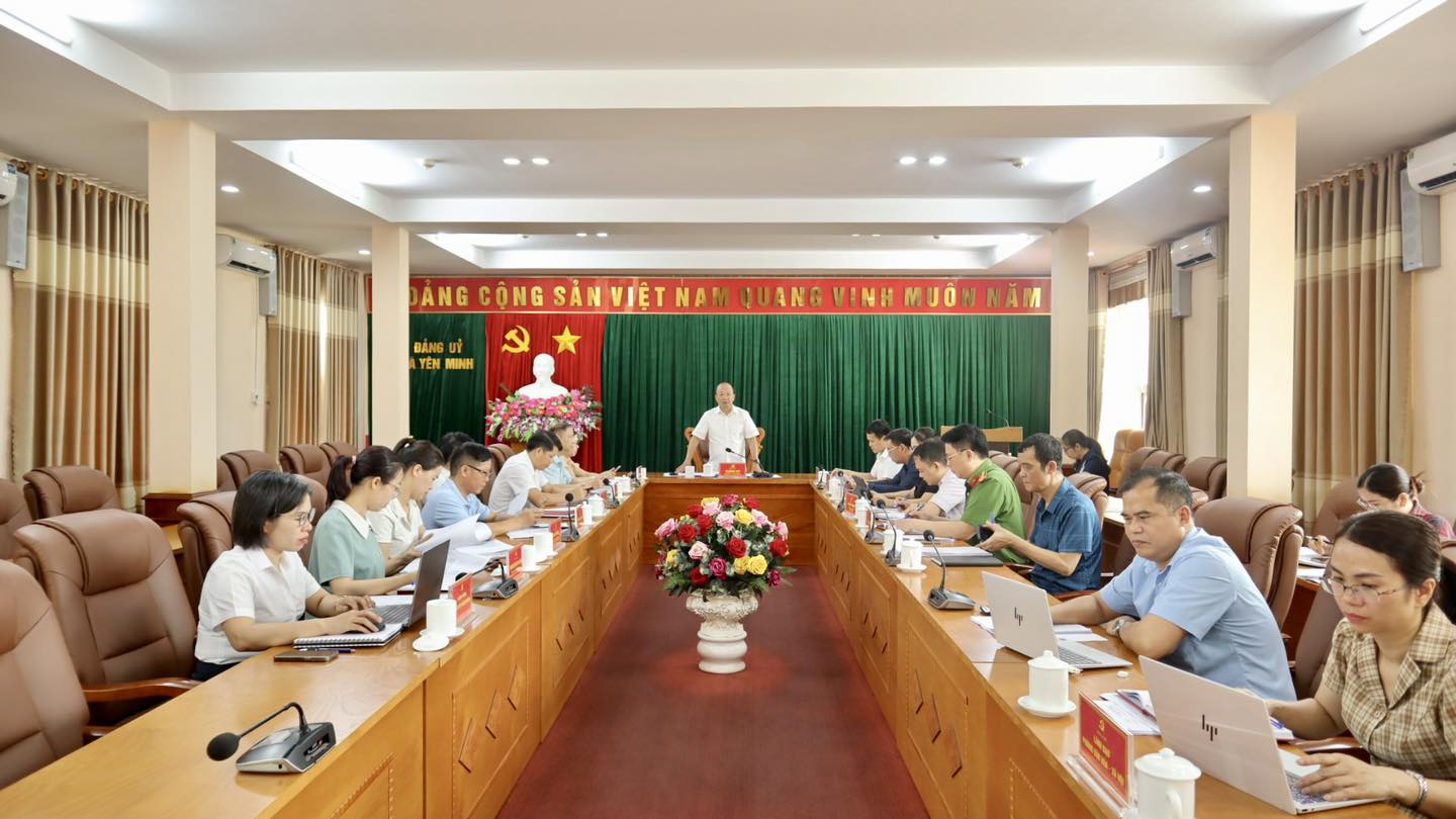 YÊN MINH: HỌP BAN CHỈ ĐẠO SẮP XẾP THÔN