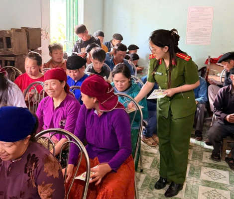 CÔNG AN XÃ SÀ PHÌN PHỐI HỢP ĐỒN BIÊN PHÒNG ĐỒNG VĂN ĐƯA PHÁP LUẬT ĐẾN GẦN HƠN VỚI NHÂN DÂN VÙNG BIÊN