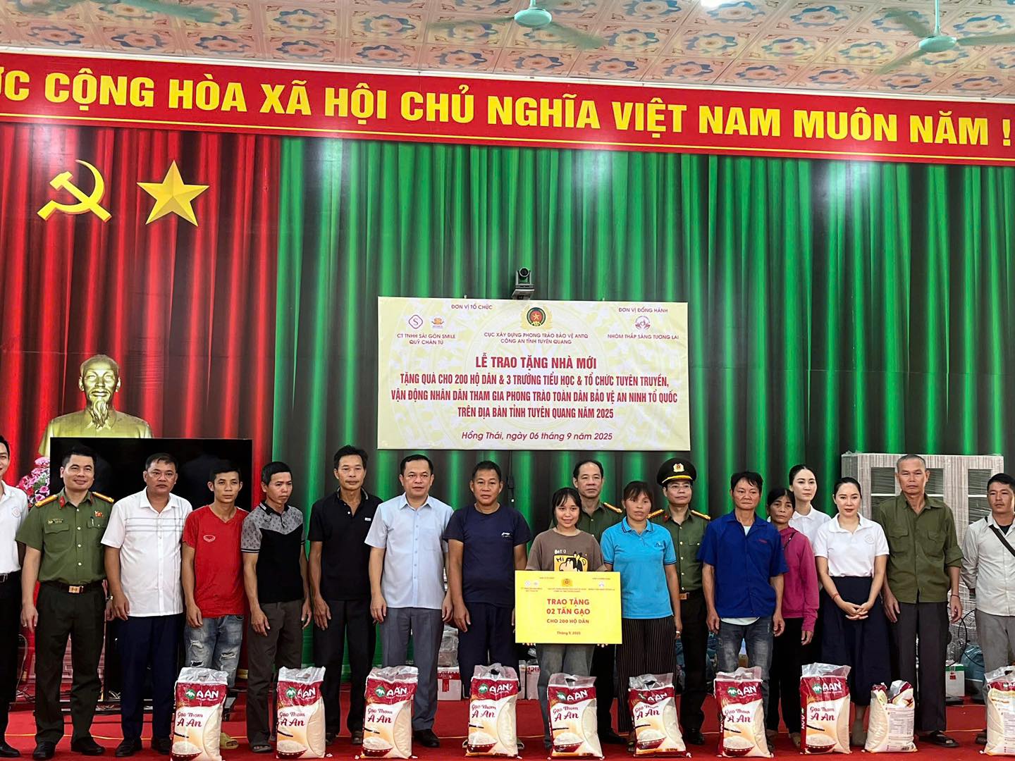 CHUNG TAY XOÁ NHÀ TẠM, NHÀ DỘT NÁT