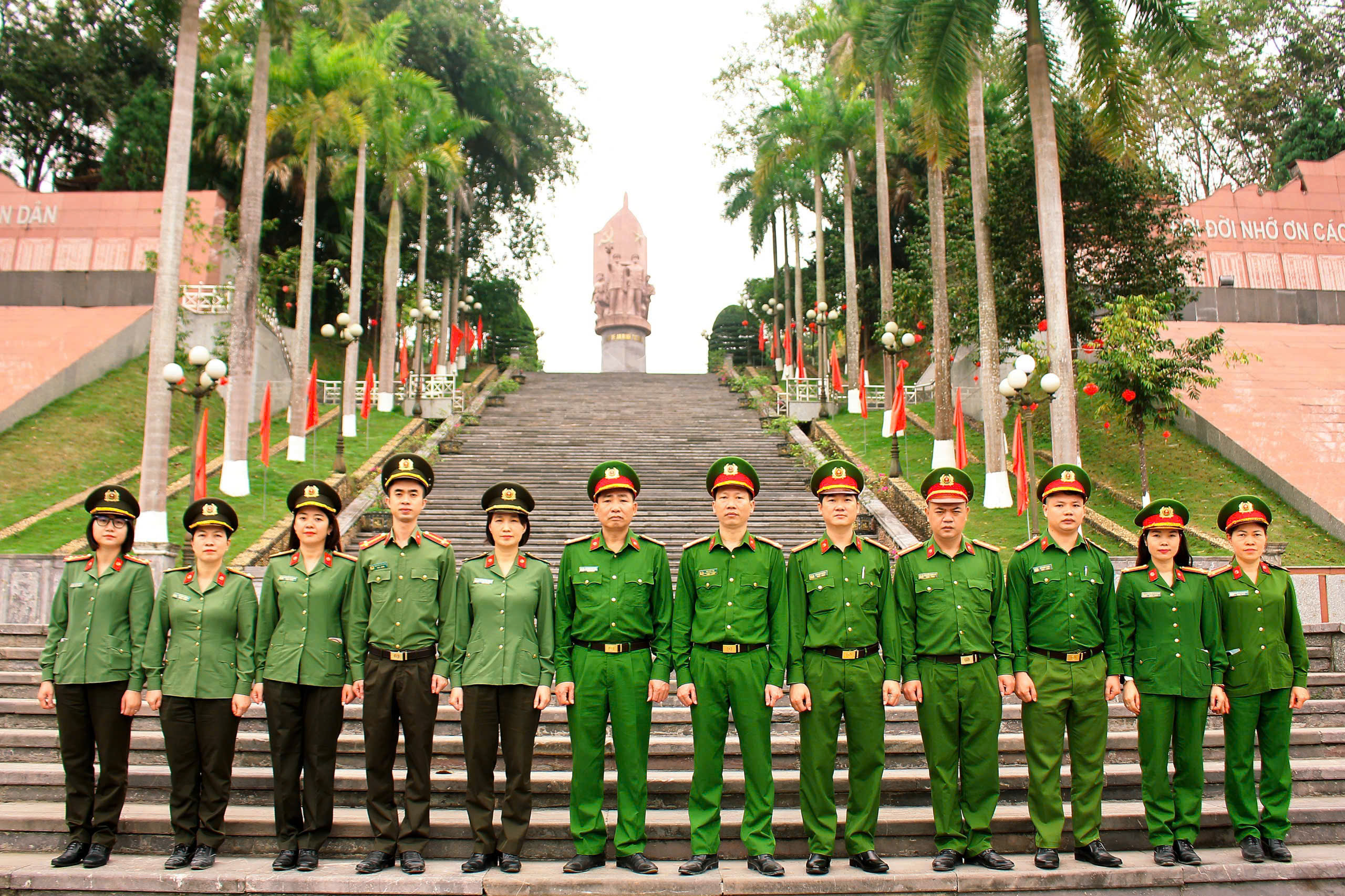 CÔNG AN PHƯỜNG HÀ GIANG 2 TỔ CHỨC HOẠT ĐỘNG VỀ NGUỒN, SINH HOẠT CHÍNH TRỊ Ý NGHĨA