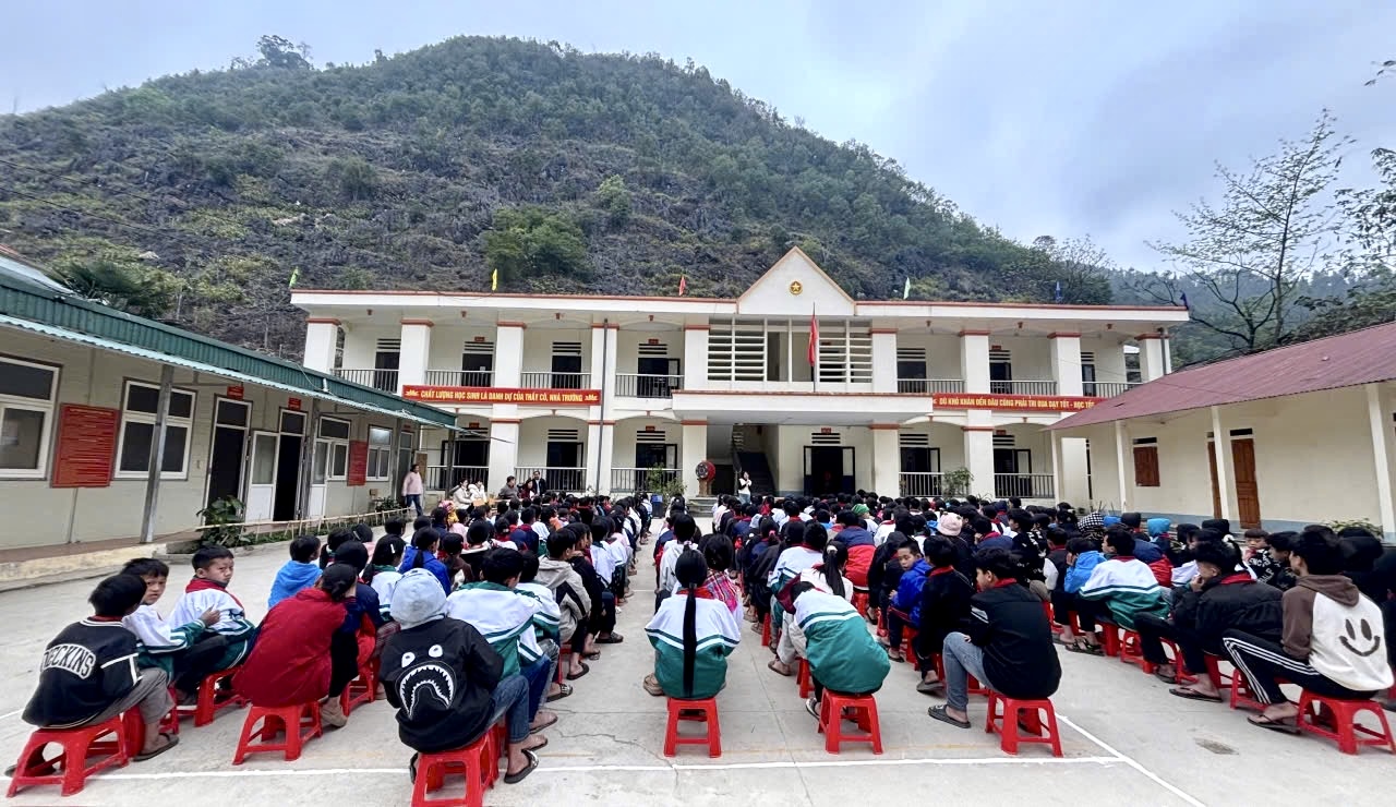 Trung tâm Y tế khu vực Đồng Văn tổ chức truyền thông phòng, chống ngộ độc thực phẩm sau dịp tết Nguyên Đán và một số bệnh truyền nhiễm nguy hiểm hay gặp mùa Đông - Xuân