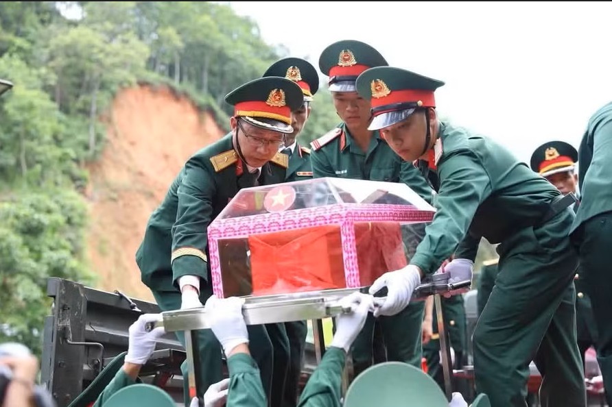 Đưa 34 hài cốt liệt sĩ về Nghĩa trang Liệt sĩ Quốc gia Vị Xuyên
