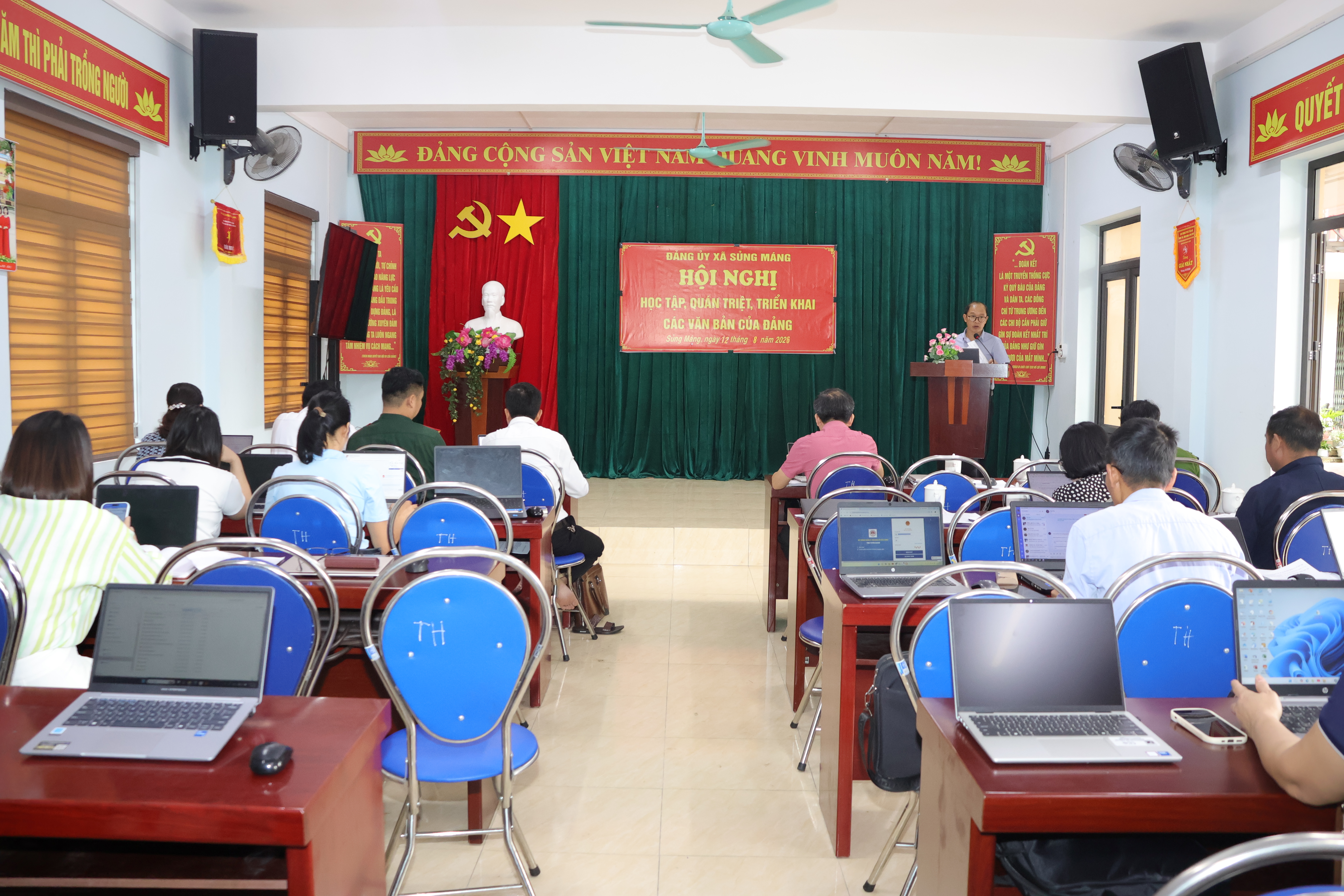 Hội nghị học tập, quán triệt, triển khai thực hiện các văn bản của Trung ương, của tỉnh và của xã
