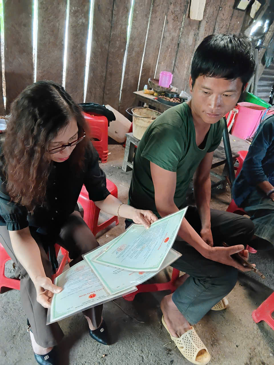 Đồng chí Phó Bí thư Thường trực Đảng ủy kiểm tra nắm tình hình tại cơ sở