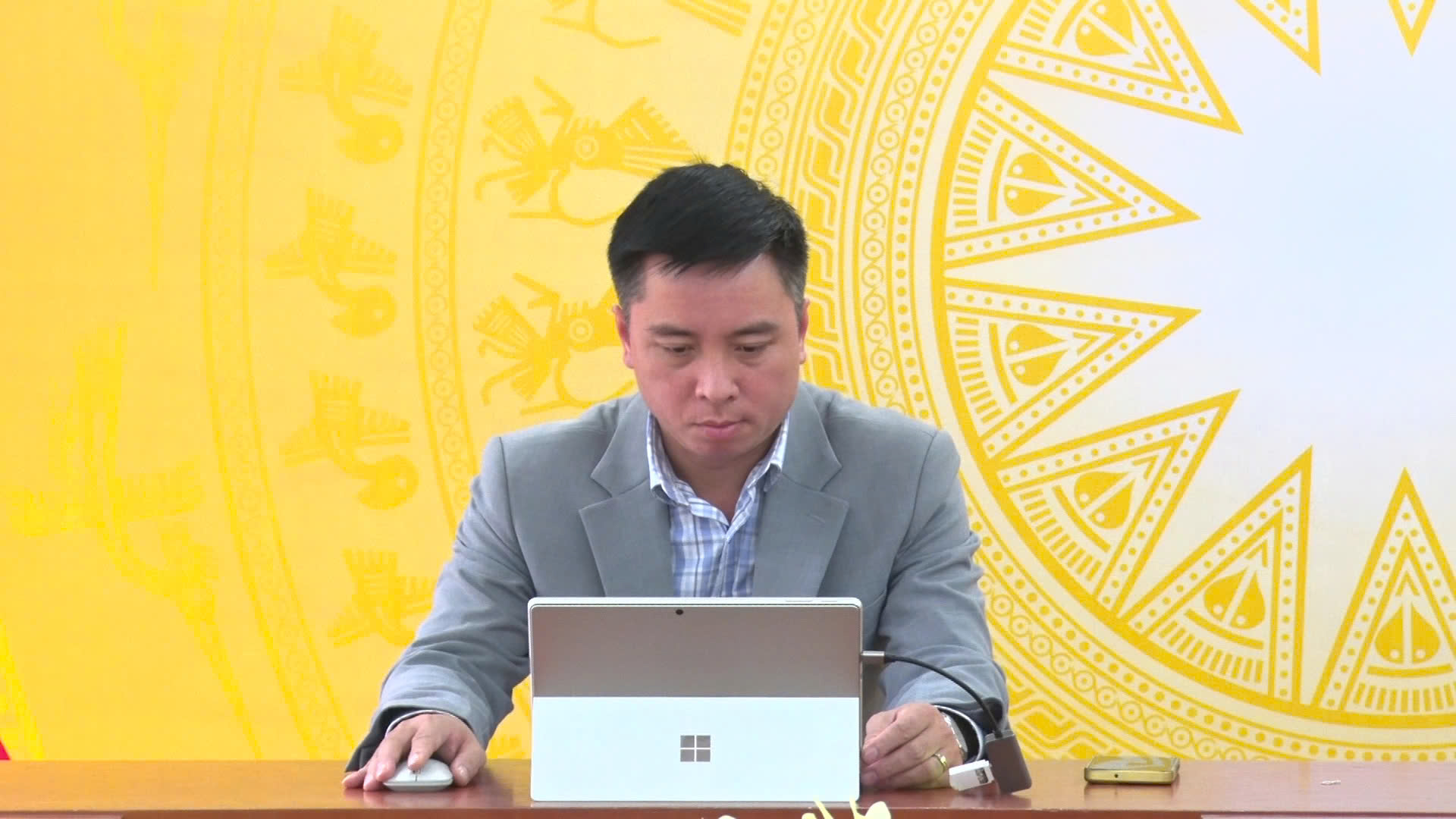 Chủ tịch UBND xã Khuôn Lùng làm việc với trung tâm Dịch vụ công