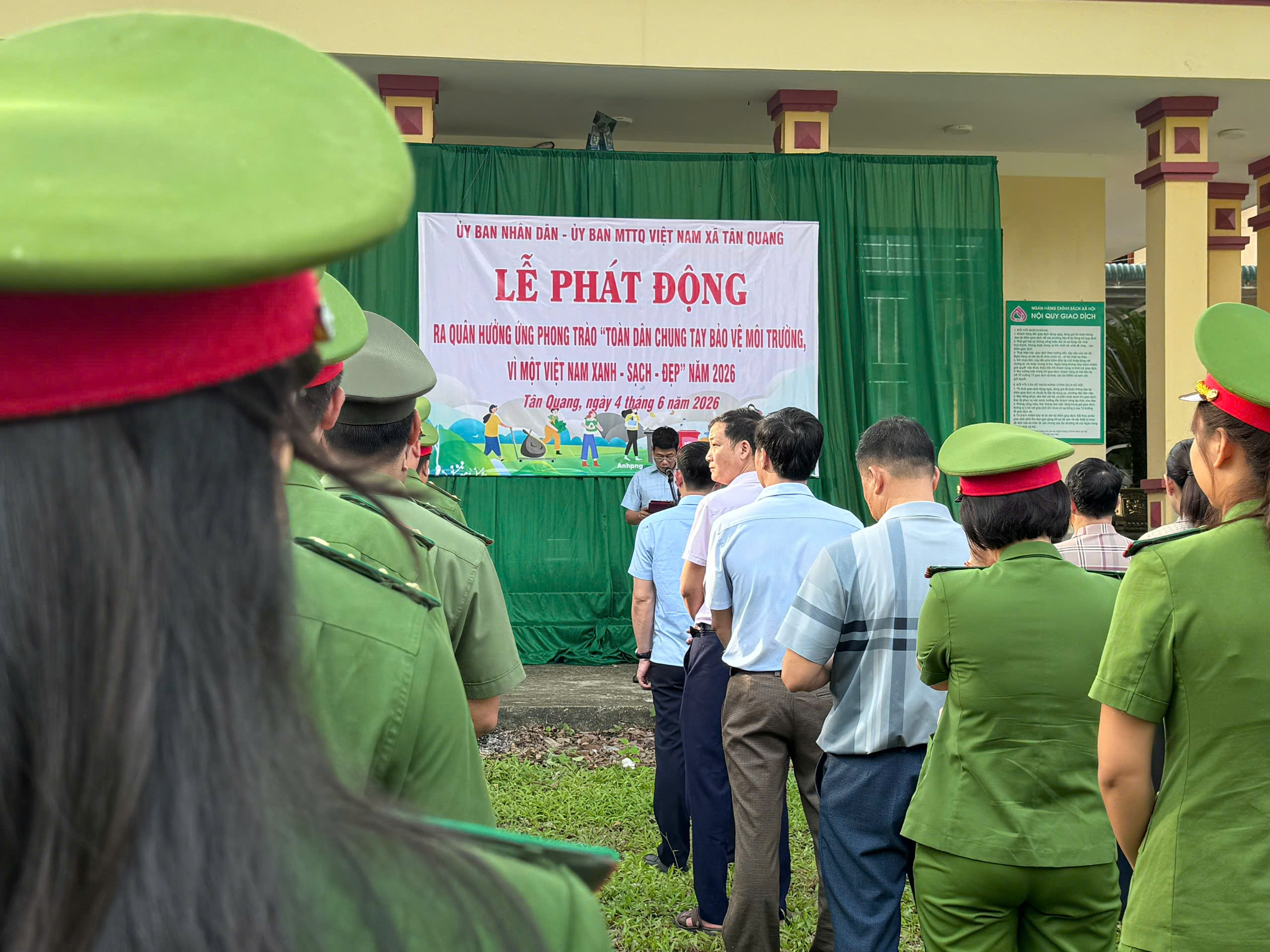 CÔNG AN XÃ TÂN QUANG TÍCH CỰC RA QUÂN HƯỞNG ỨNG PHONG TRÀO "TOÀN DÂN CHUNG TAY BẢO VỆ MÔI TRƯỜNG VÌ MỘT VIỆT NAM XANH - SẠCH - ĐẸP NĂM 2026"