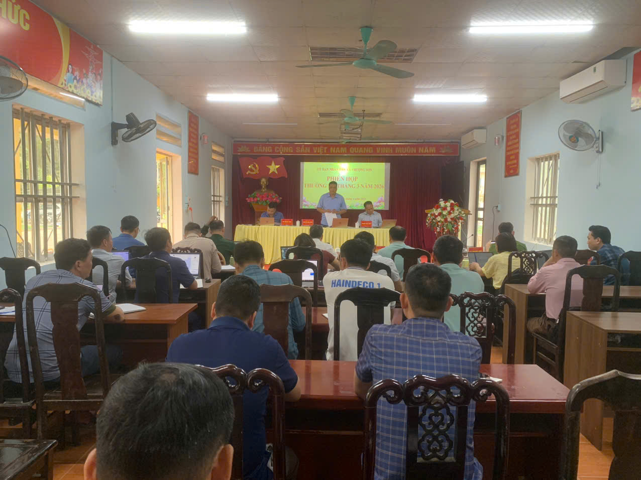 họp t3 chủ trì.jpg