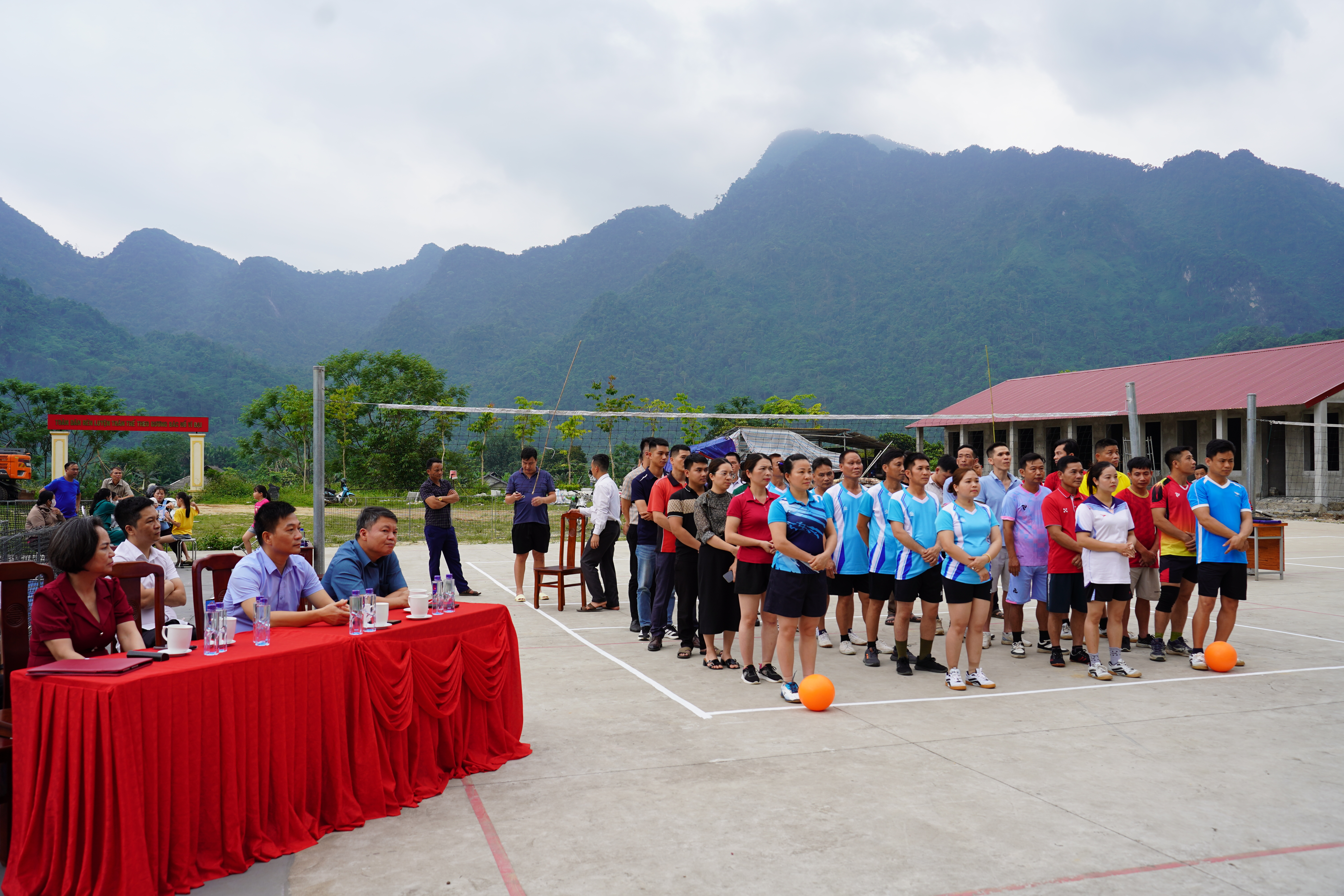 B&oacute;ng chuyền 4.JPG