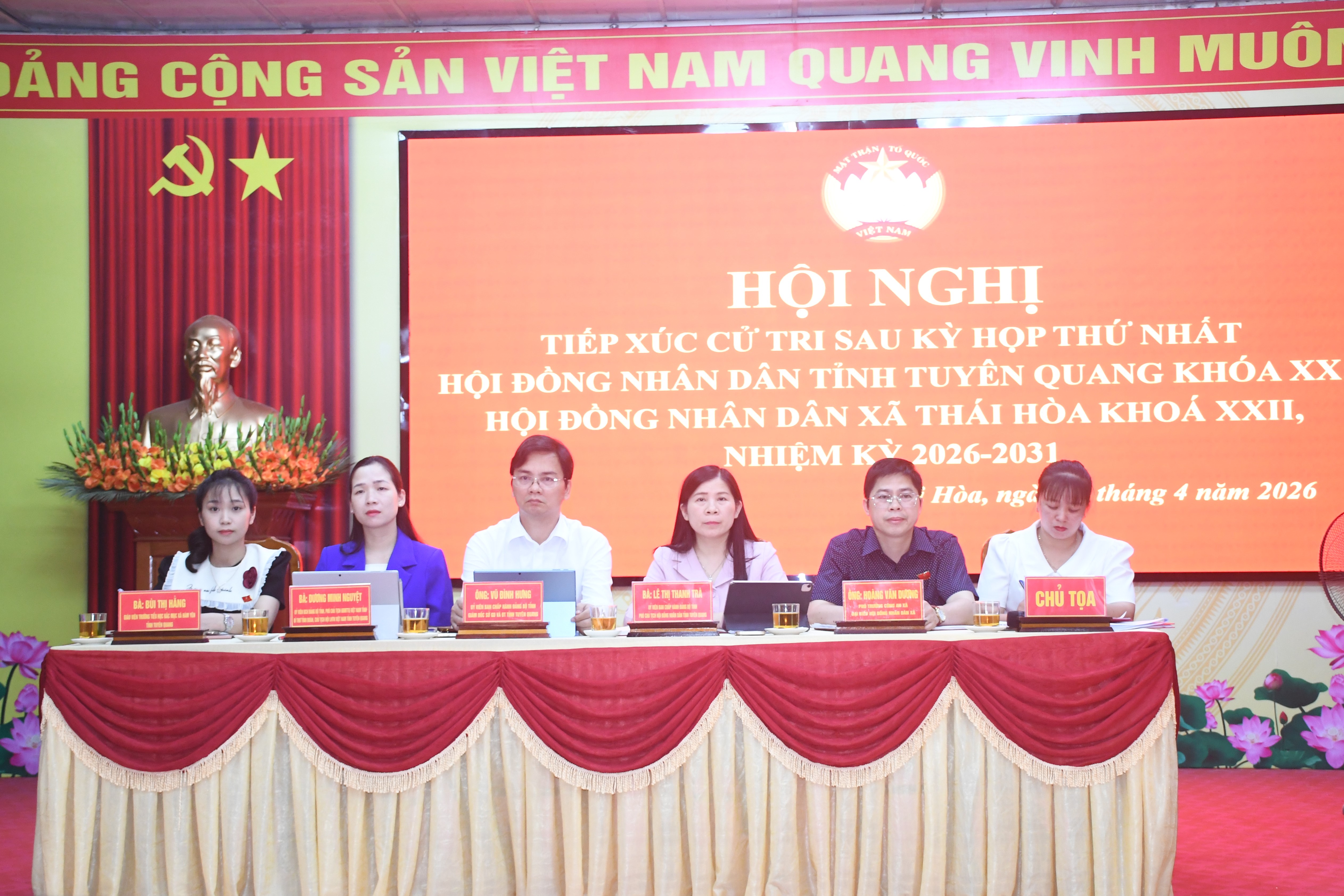 Tổ đại biểu số 6 HĐND tỉnh và Tổ đại biểu số 5 HĐND xã tiếp xúc cử tri tại xã Thái Hoà.