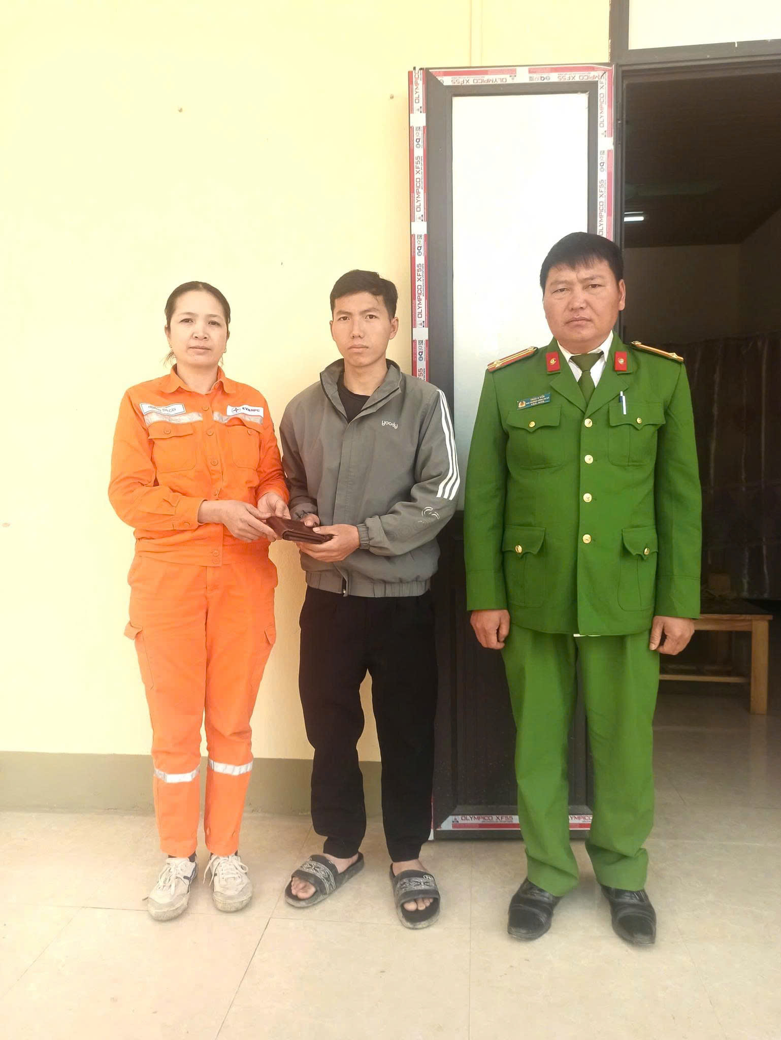 GƯƠNG NGƯỜI TỐT – VIỆC TỐT: NHẶT ĐƯỢC CỦA RƠI – TRẢ LẠI NGƯỜI MẤT