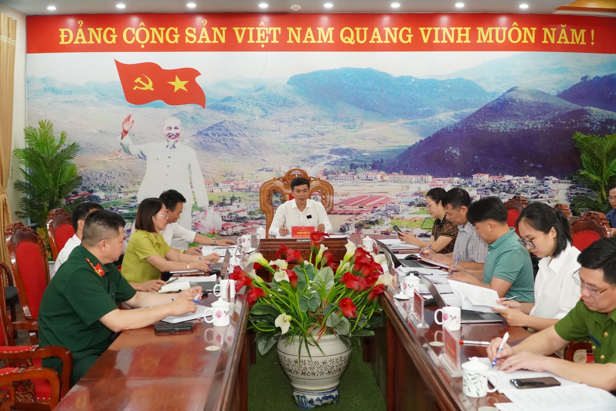 Ban Thường vụ Đảng ủy xã Mèo Vạc họp phiên chuyên đề tháng 5/2026