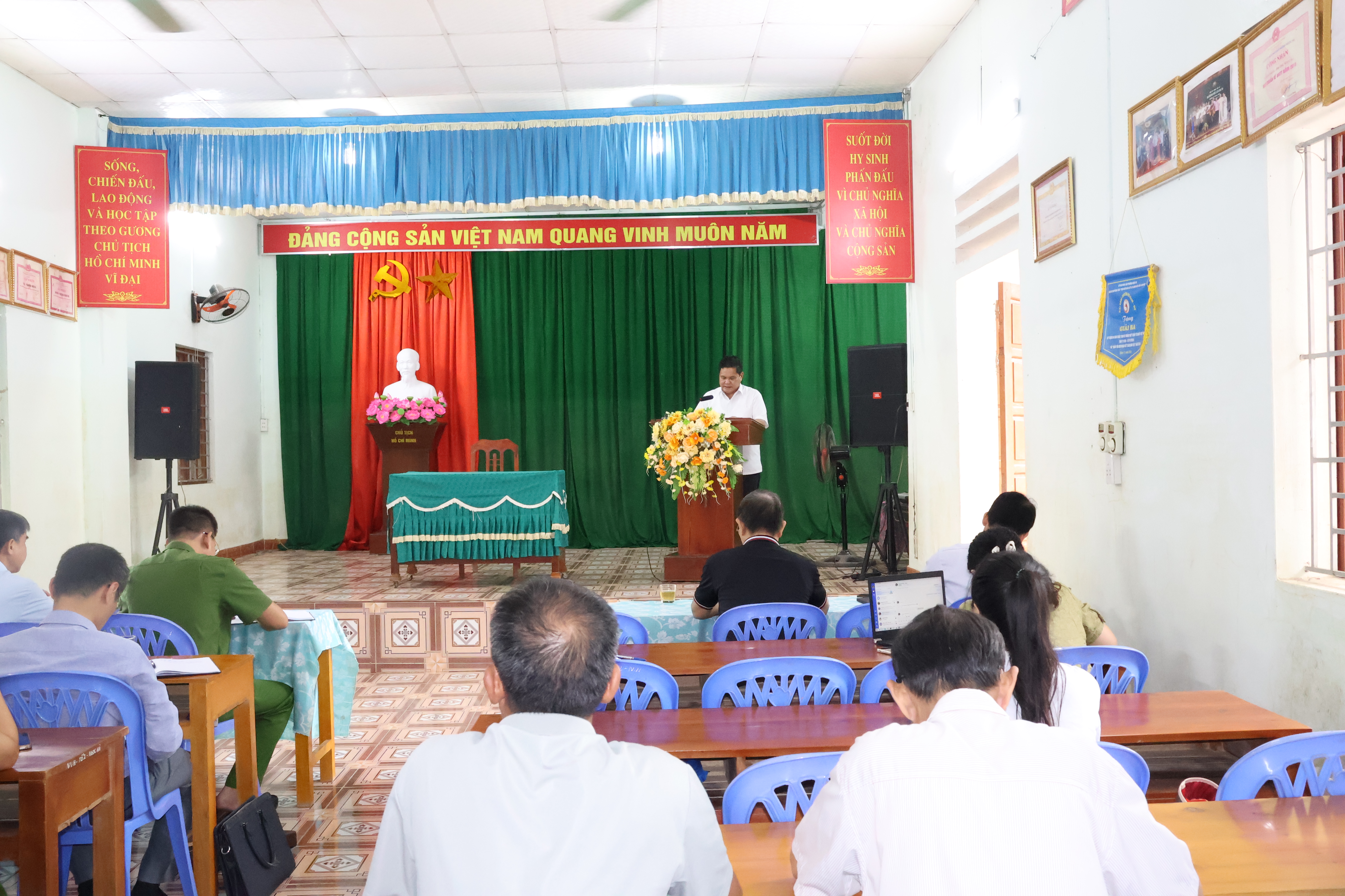 Bí thư Đảng ủy phường Hà Giang 2 làm việc với Chi bộ Tổ dân phố 8