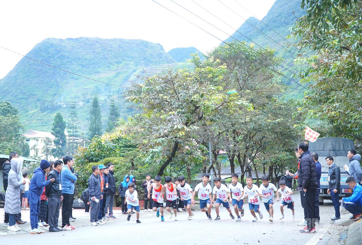 Giải chạy “Thiếu niên Khâu Vai chạy trên cung đường Hạnh Phúc” năm 2025