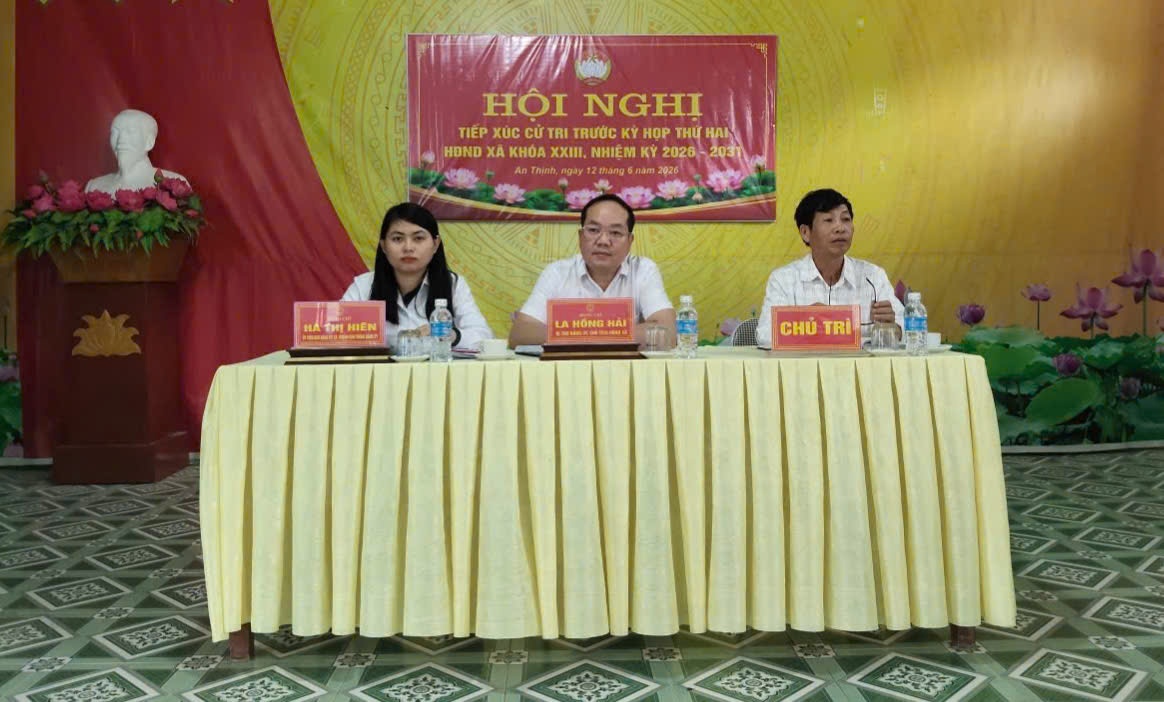 ĐỒNG CHÍ LA HỒNG HẢI-BÍ THƯ ĐẢNG UỶ, CHỦ TỊCH HĐND XÃ TÂN AN CÙNG TỔ ĐẠI BIỂU SỐ 1 TIẾP XÚC CỬ TRI TRƯỚC KỲ HỌP THỨ HAI HĐND XÃ KHOÁ XXIII,NHIỆM KỲ 2026 – 2031